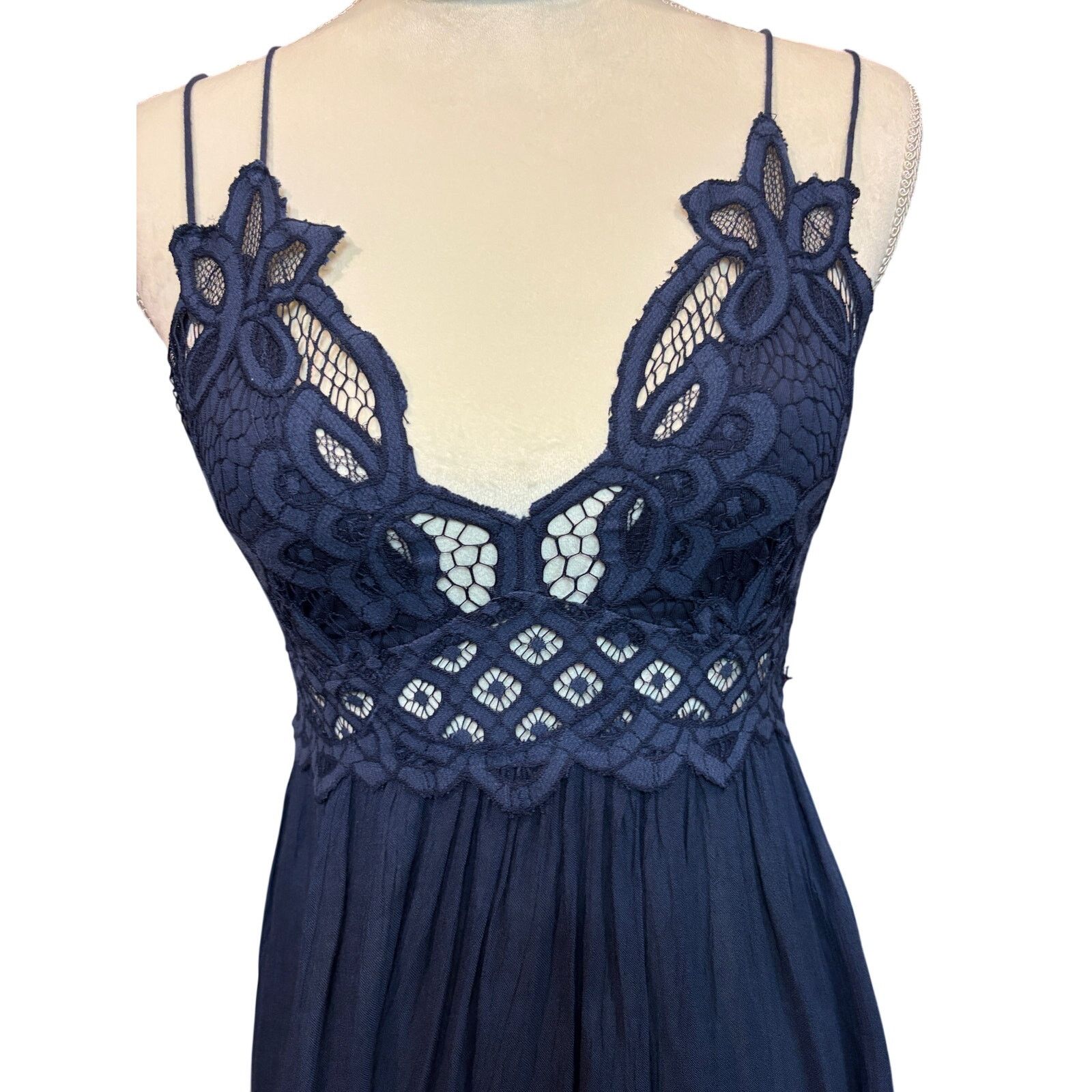 Free People Free People Adella Navy Lace Slip Mini Dress Boho Size S Size S / US 4 / IT 40 - 2 Thumbnail