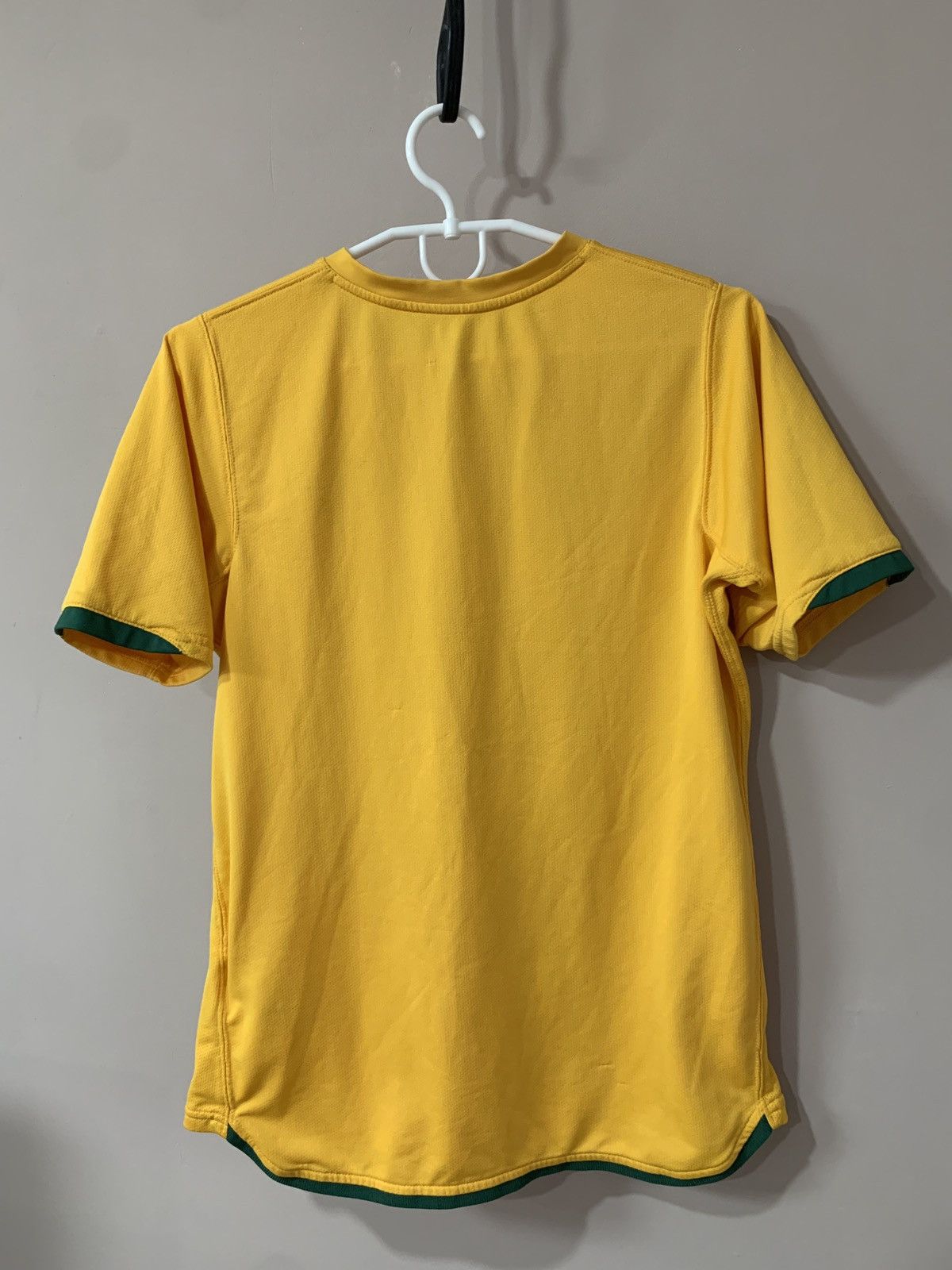 Nike × Vintage Womens Australia Home Football Shirt Nike Soccer Jersey Sz M Size S / US 4 / IT 40 - 2 Thumbnail