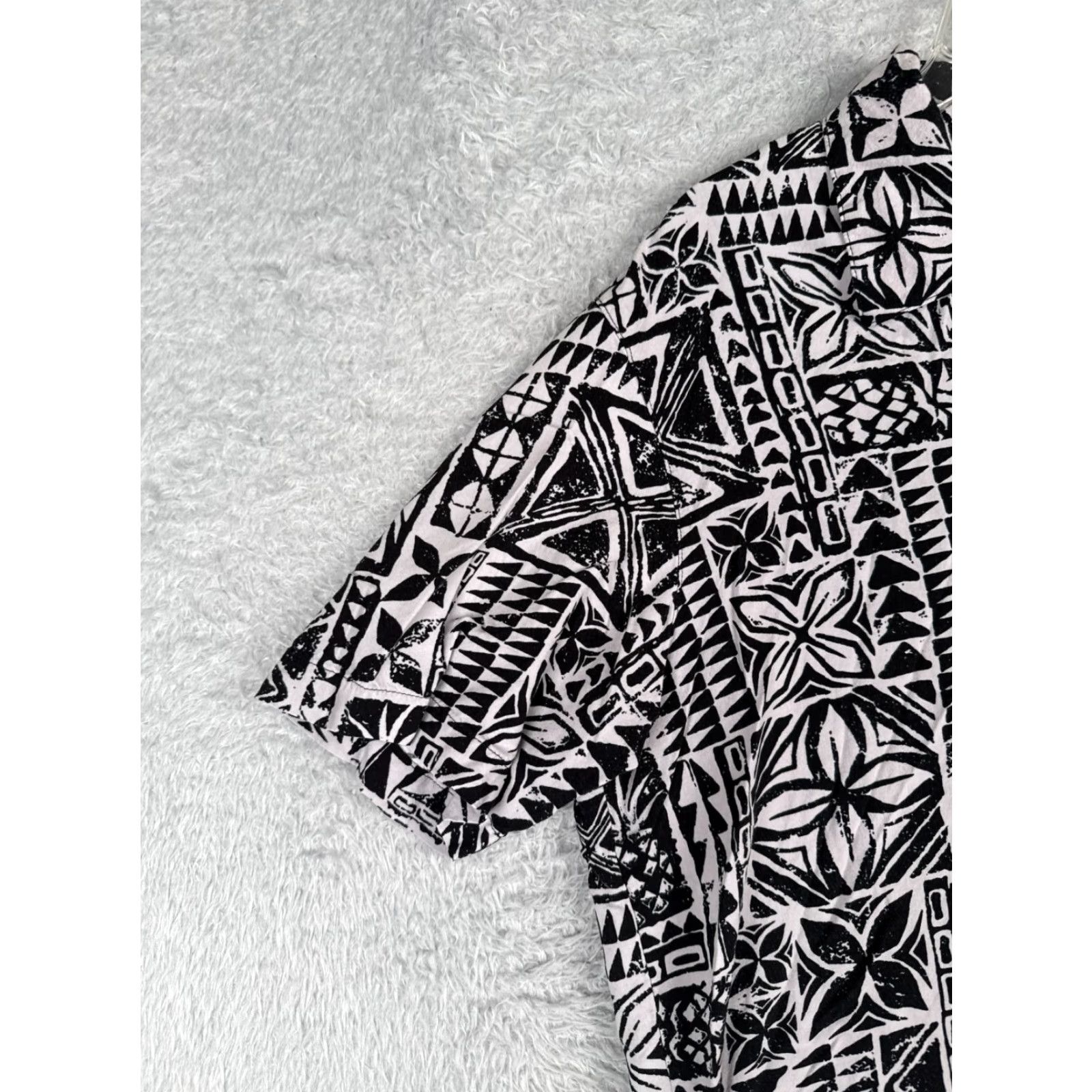 George VINTAGE George Shirt Mens Large Black White Floral Tribal Native 100% Rayon Pocket Size US L / EU 52-54 / 3 - 6 Thumbnail