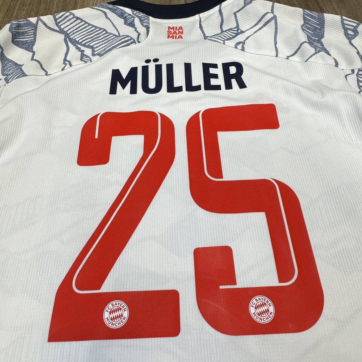 Sports Specialties Bayern Munich 21/22 C/L third away shirt #25 Muller Size US XL / EU 56 / 4 - 4 Thumbnail