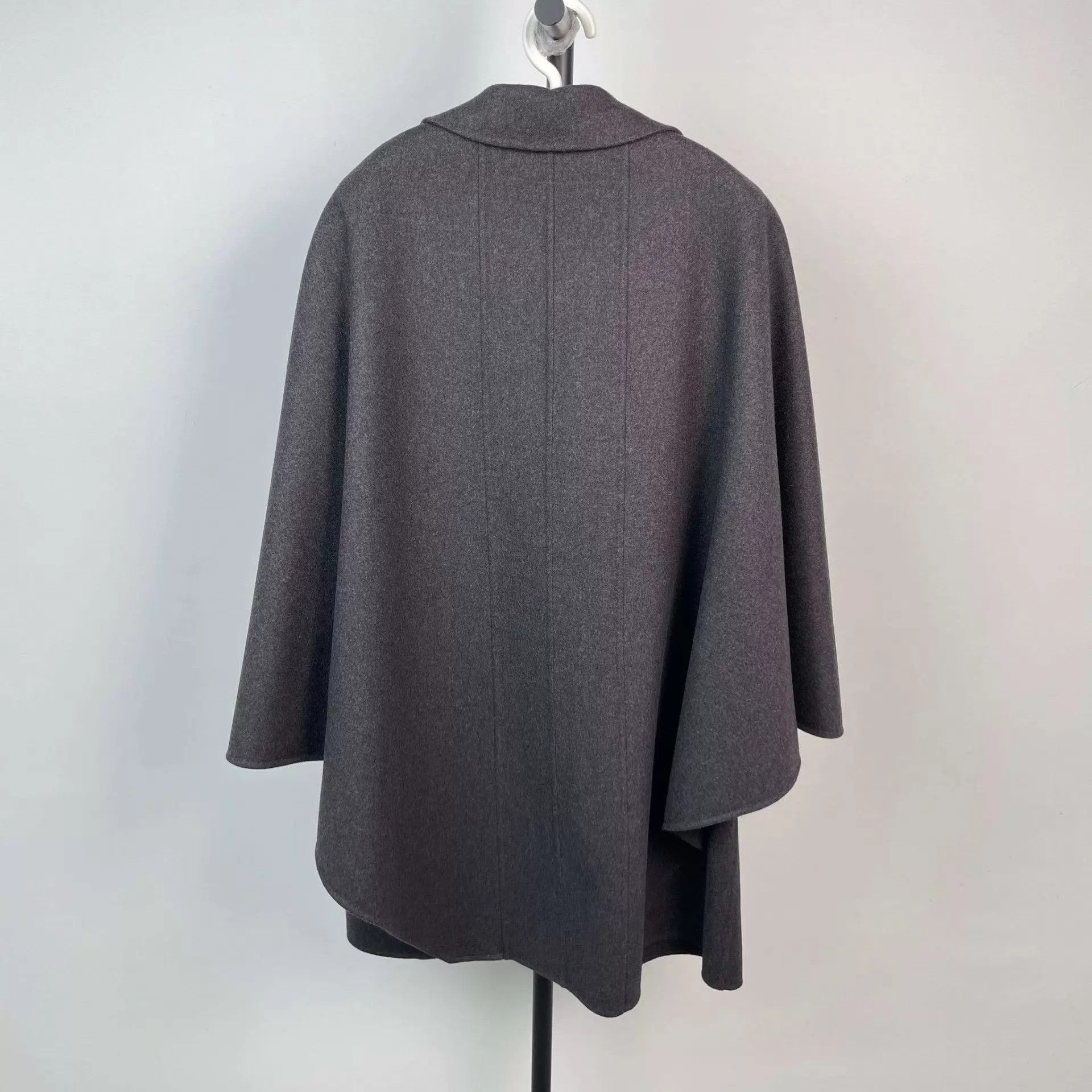 Valentino Valentino Gray 46 Cloak Coat Size US S / EU 44-46 / 1 - 2 Thumbnail