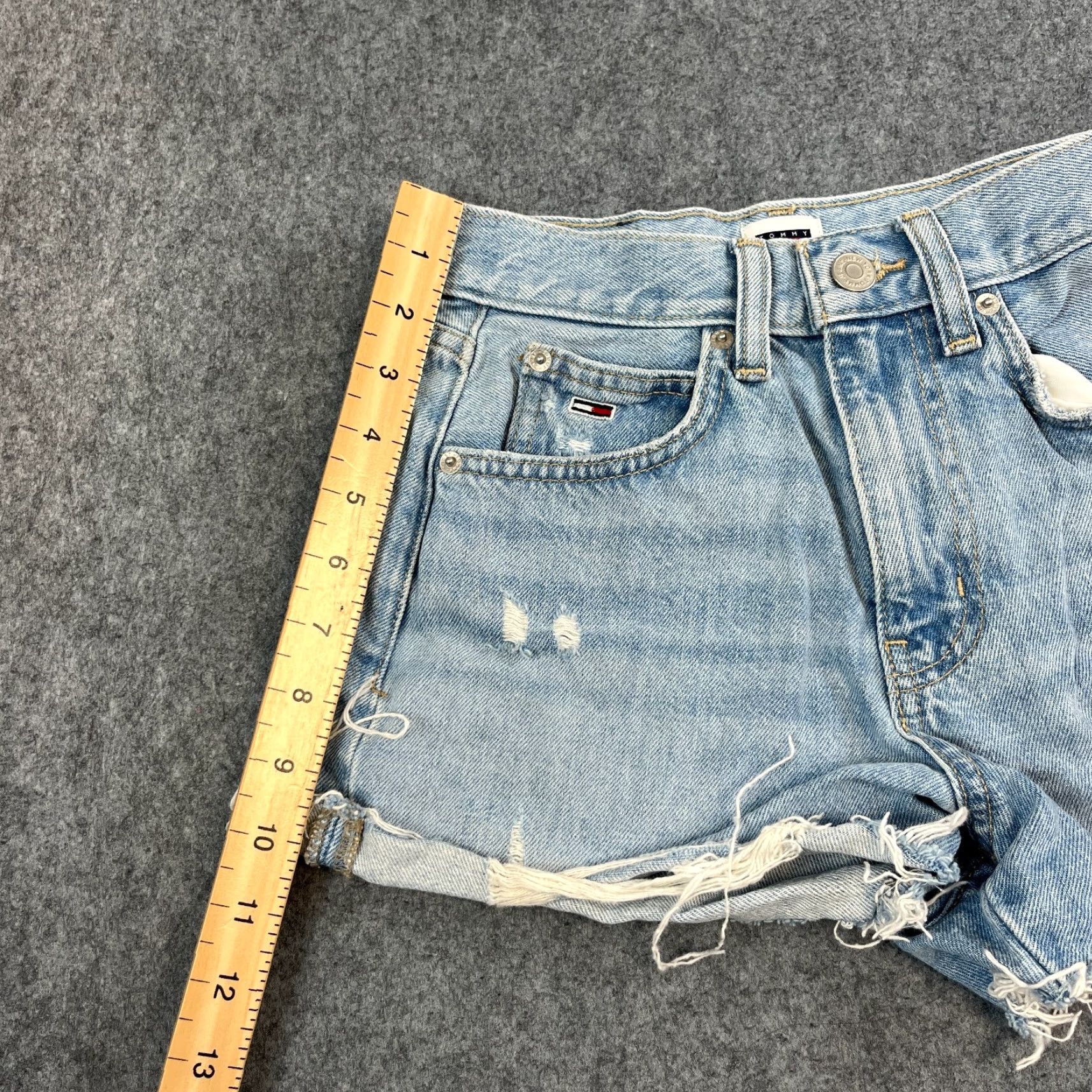 Tommy Hilfiger Tommy Hilfiger Womens Denim Shorts 24 UK 4 Blue Cut Offs Frayed Logo Hot Pants Denim Shorts Womens Blue Logo 90s? Size 27" / US 4 / IT 40 - 3 Thumbnail