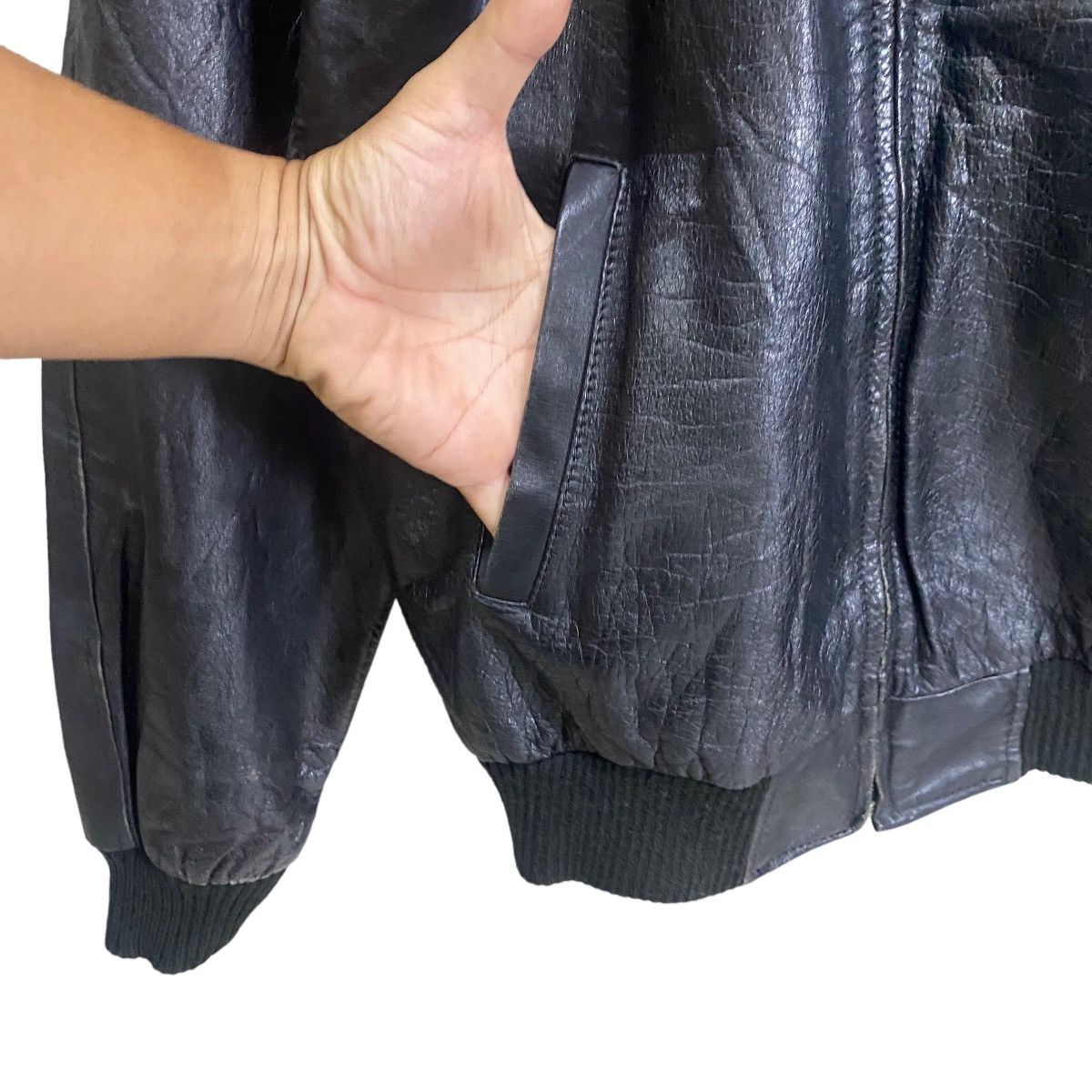 Genuine Leather Vintage 80s Bomber sheepskin leather jacket Size US M / EU 48-50 / 2 - 7 Thumbnail
