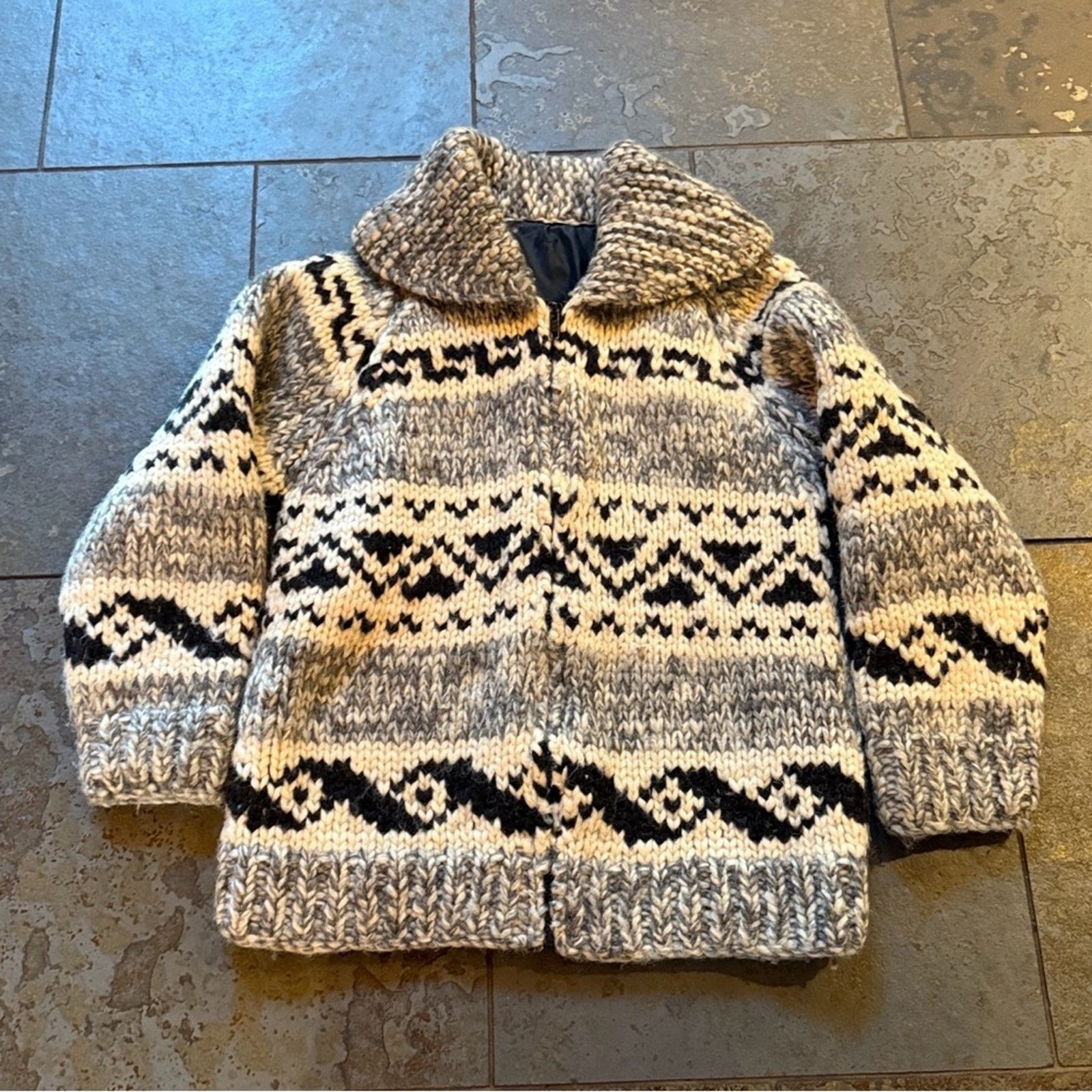 Vintage Vintage Cowichan fully lined zip front 100% Wool sweater sm. Size S / US 4 / IT 40 - 3 Thumbnail