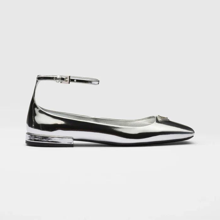 o1w1db11124 Triangle Logo Patience Leather Ballerina Silver