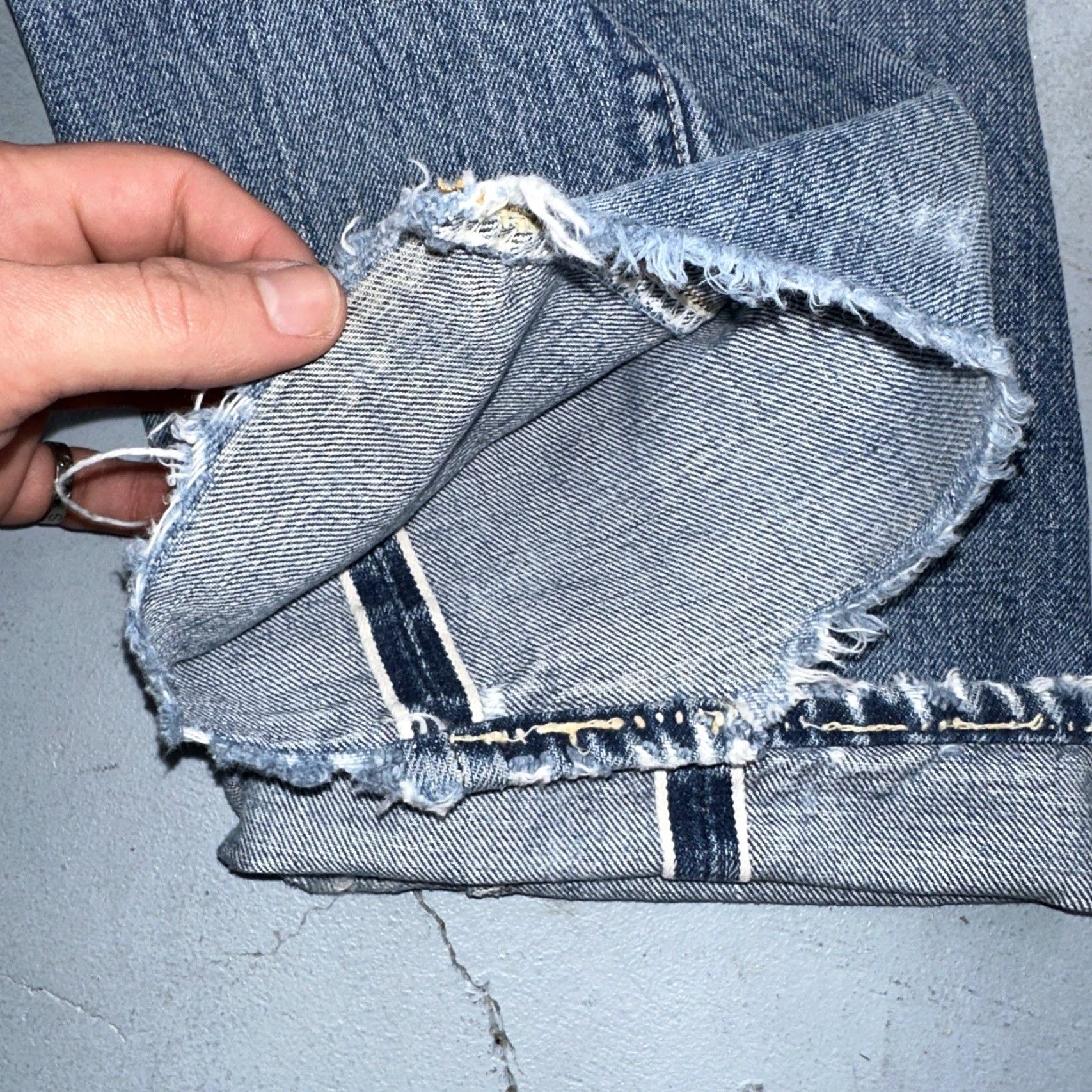 Levi's VINTAGE Levi's 501 XX Jeans Classic Denim Blue 1960s USA Big E Redline Selvedge 26x31 Mens Size US 26 / EU 42 - 4 Thumbnail