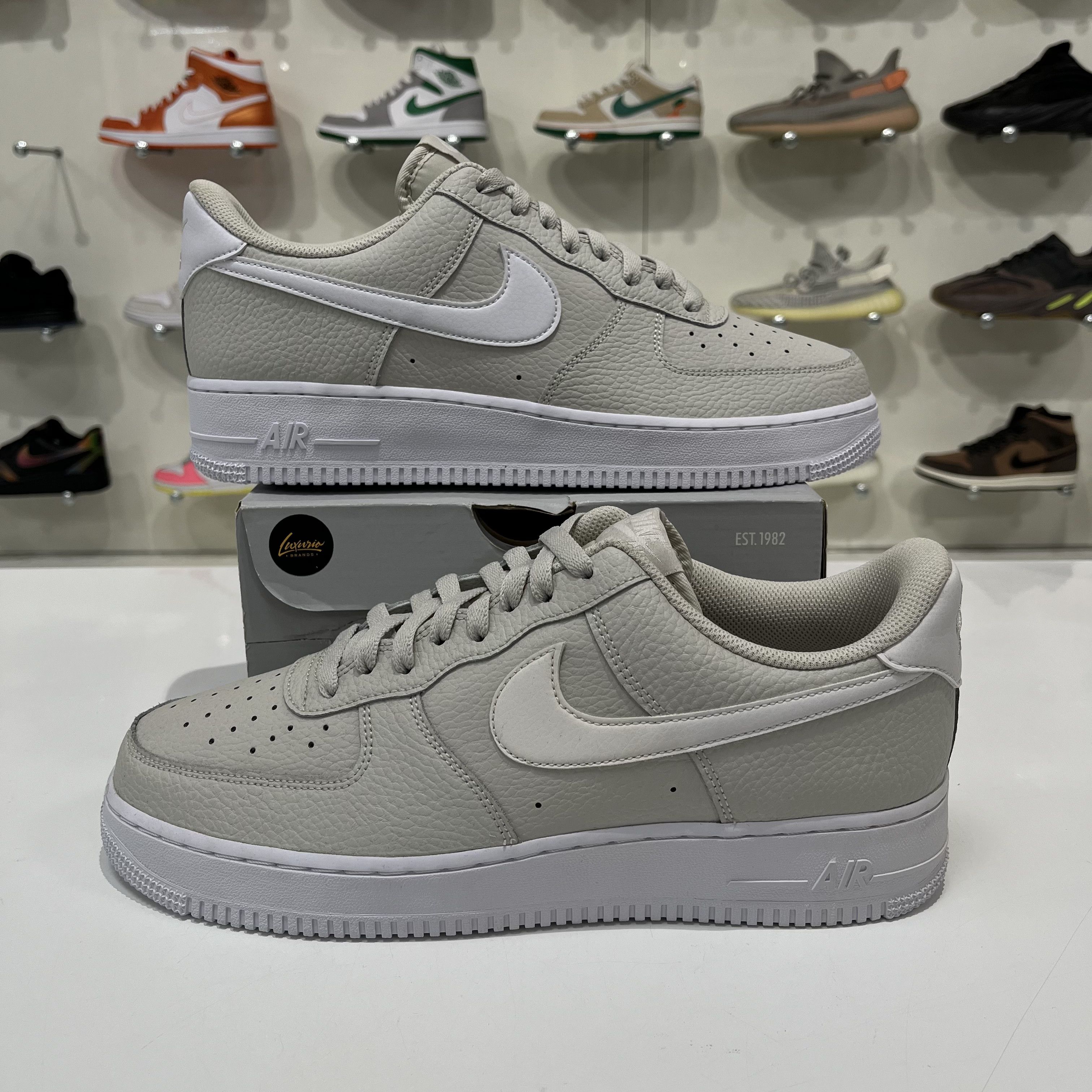 Nike Nike Air Force 1 Low Light Bone White Size US 10.5 / EU 43-44 - 1 Thumbnail