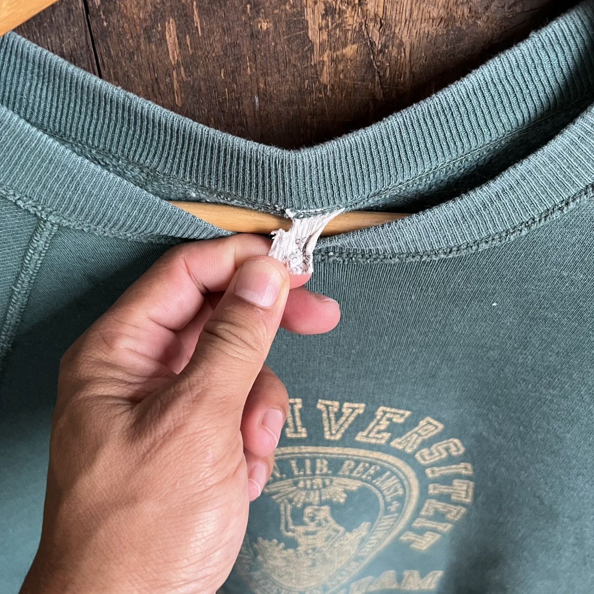 Vintage Vintage 90’s Vrije University Amsterdam Crewneck Size US S / EU 44-46 / 1 - 4 Thumbnail