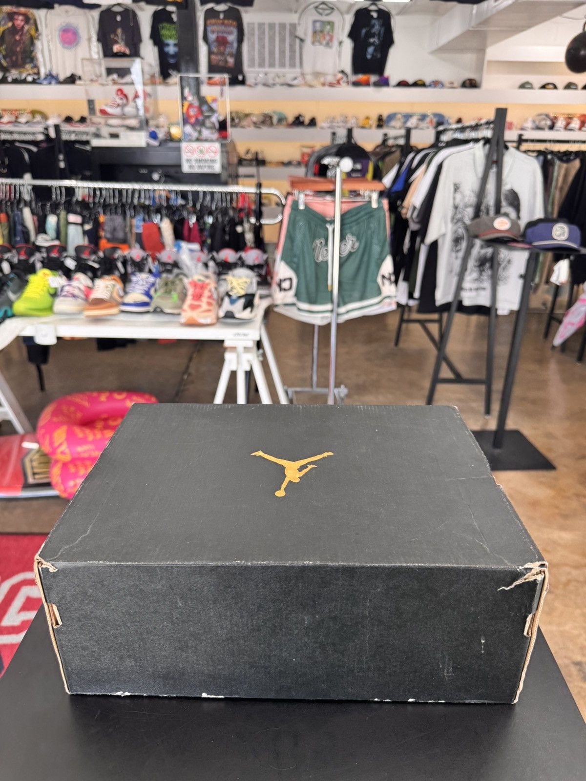 Jordan Brand Air Jordan 11 Low Bred Size 5.5Y (2015) Size US 5.5 / EU 38 - 15 Thumbnail