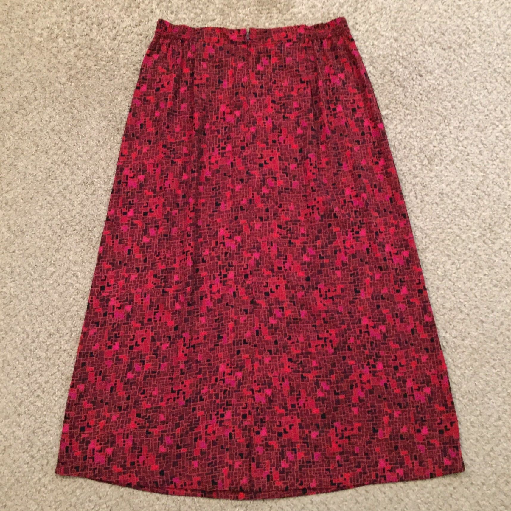 Vintage Sag Harbor Skirt PM Petite Red Geometric Maxi Long Unlined Women Pelttes Sag Harbor Shirt Size 32" / US 10 / IT 46 - 6 Thumbnail