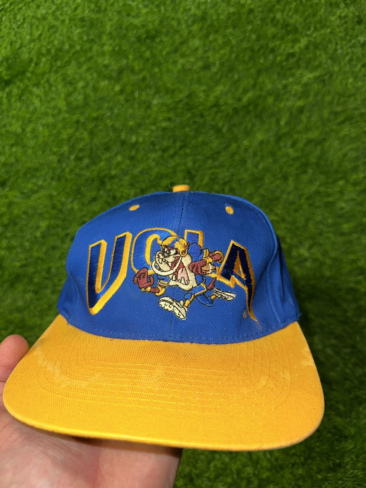 Vintage × Warner Bros Vintage 1993 UCLA Bruins Loony Times Tasmanian Devil Hat Size ONE SIZE - 2 Thumbnail