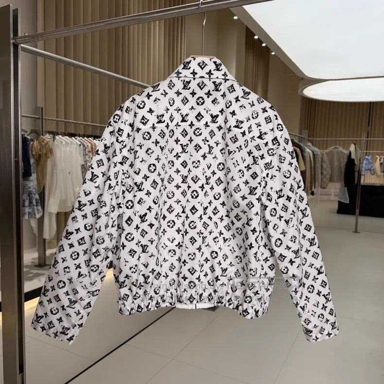 Louis Vuitton Louis Vuitton Black and white full print lapel jacket Size XS / US 0-2 / IT 36-38 - 2 Thumbnail