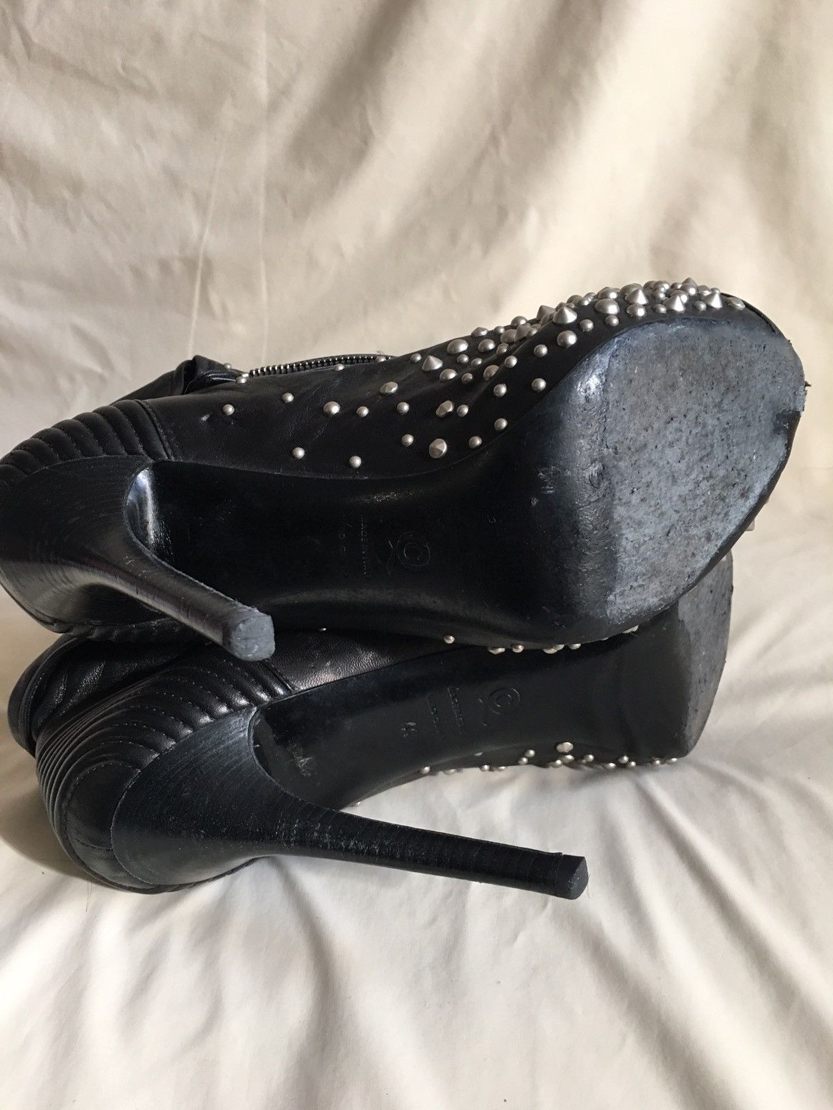 Alexander McQueen Alexander McQueen Leather Studded Faithful Skull Ankle Boots Size US 11 / IT 41 - 14 Thumbnail