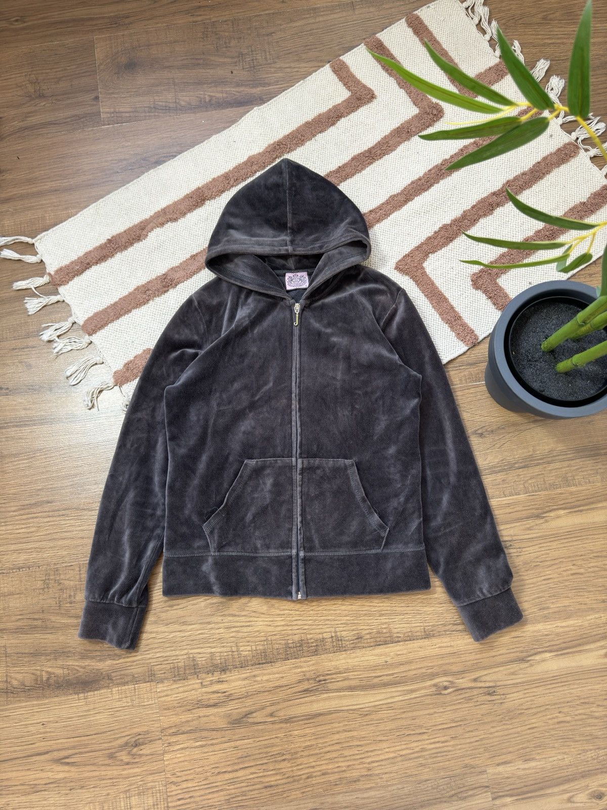 Juicy Couture VINTAGE VELOUR JUICY COUTURE 2000s ZIP UP HOODIE Size L / US 10 / IT 46 - 2 Thumbnail
