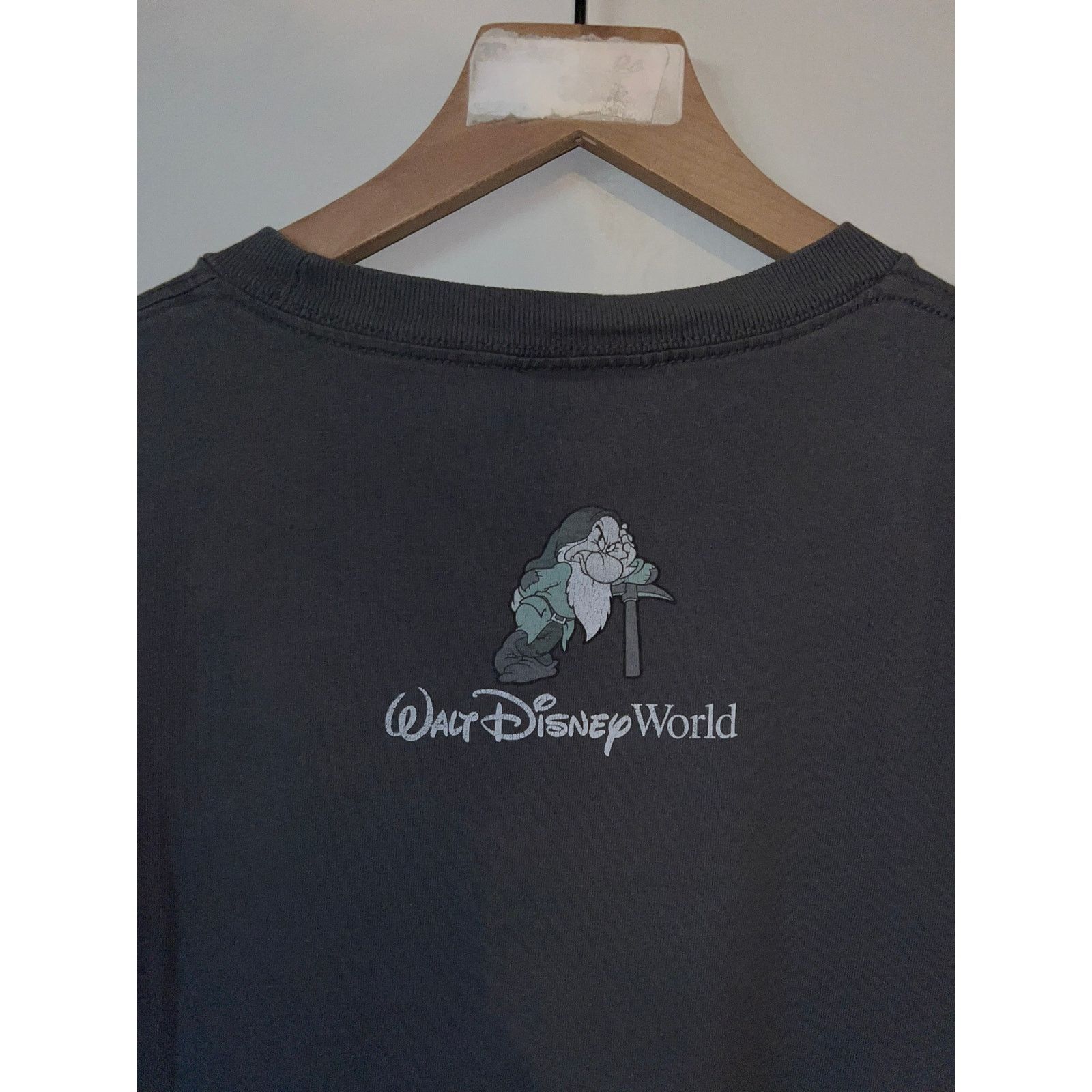 Disney Vintage 7 Dwarves Shirt Walt Disney World Grumpy Tee XL Size US XL / EU 56 / 4 - 7 Thumbnail