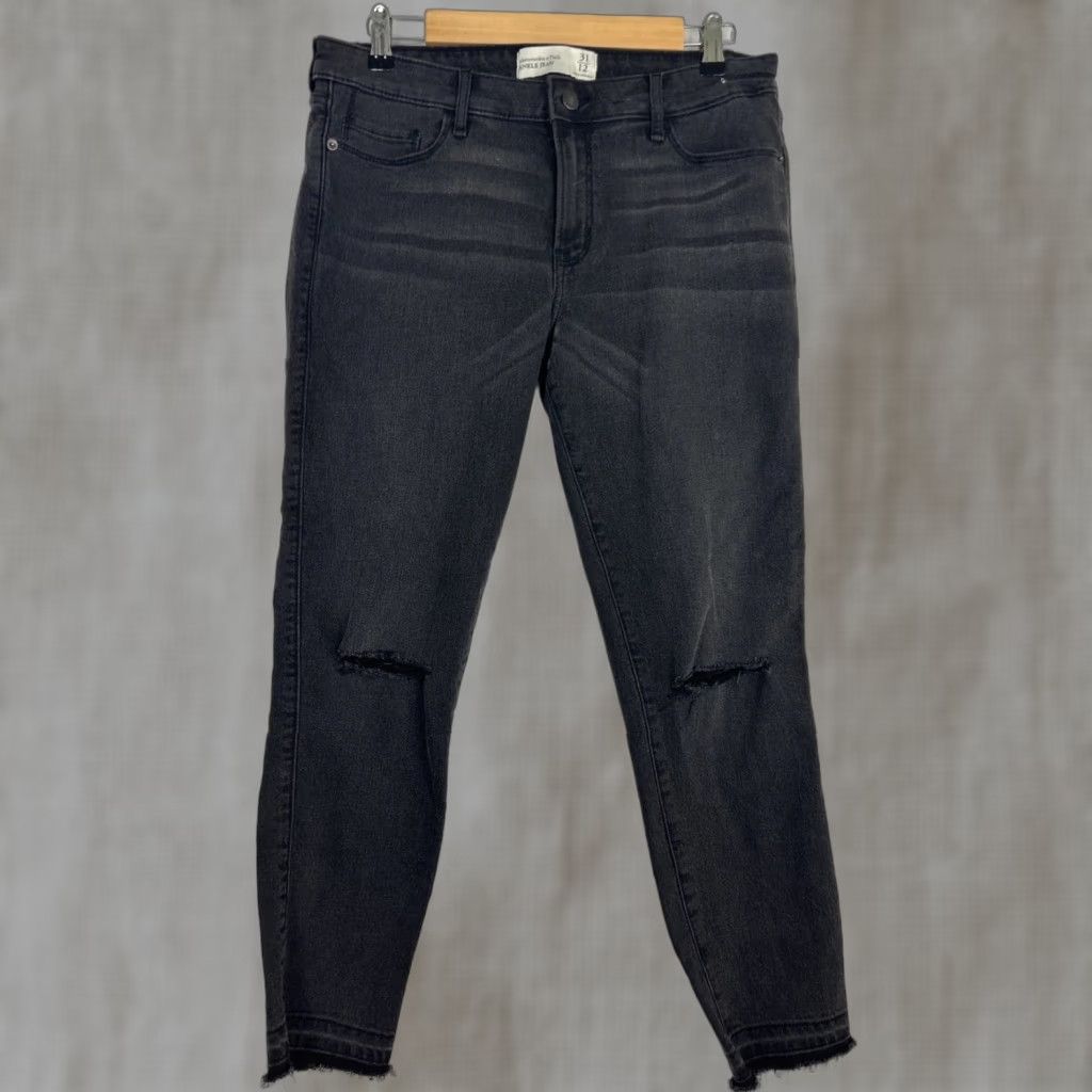 Abercrombie & Fitch Abercrombie & Fitch Jeans Ankle Women 12 Black Distressed Raw Hem 33x26 Fade Size 34" / US 12 / IT 48 - 1 Thumbnail