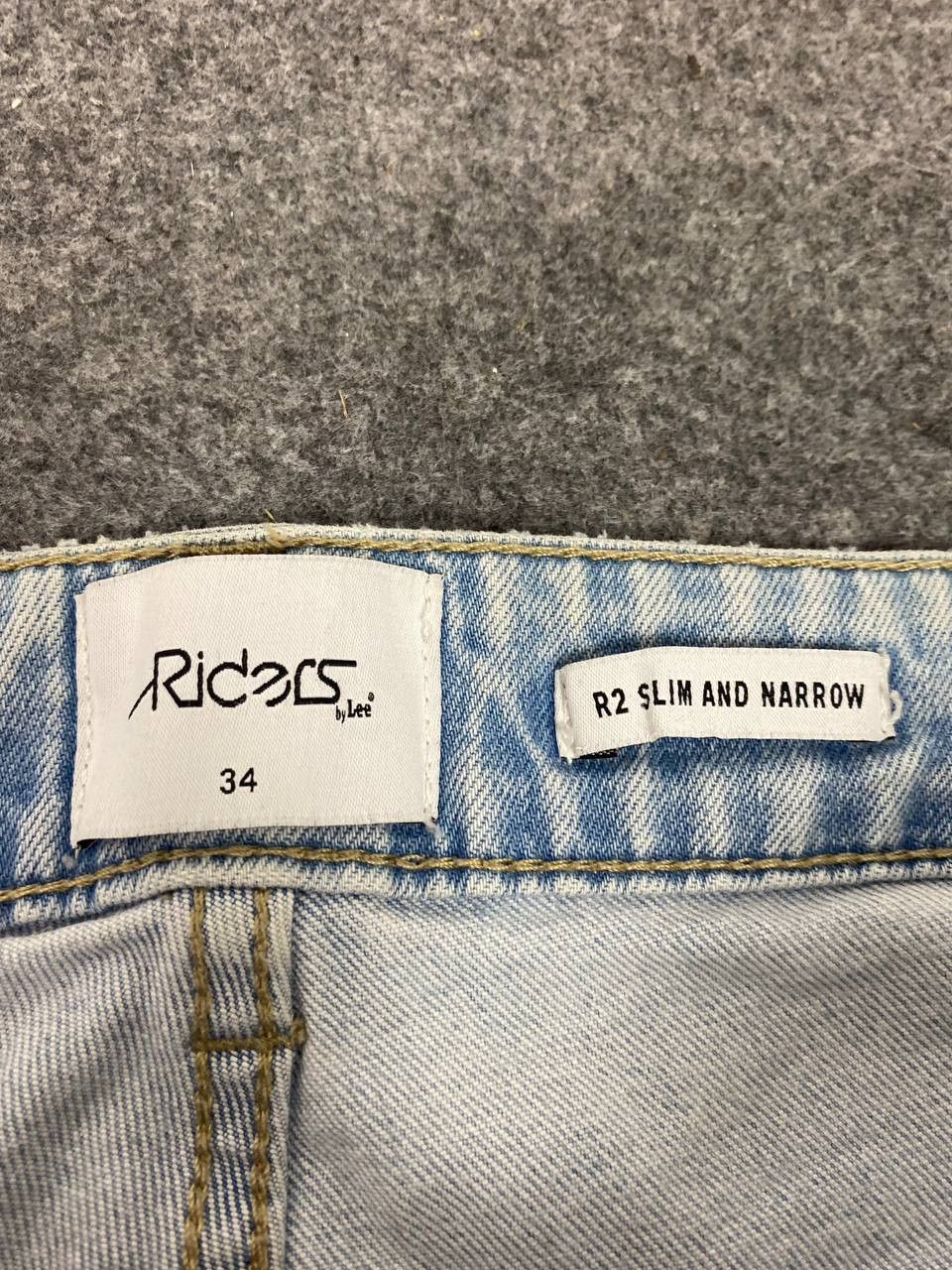Lee lee rider slim and narrow distressed denim Size US 35 - 12 Thumbnail