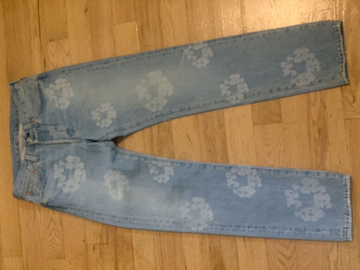 DENIM TEARS × Levi's Denim Tears Vintage Indigo Mono Wreath Jeans Size US 30 / EU 46 - 5 Thumbnail