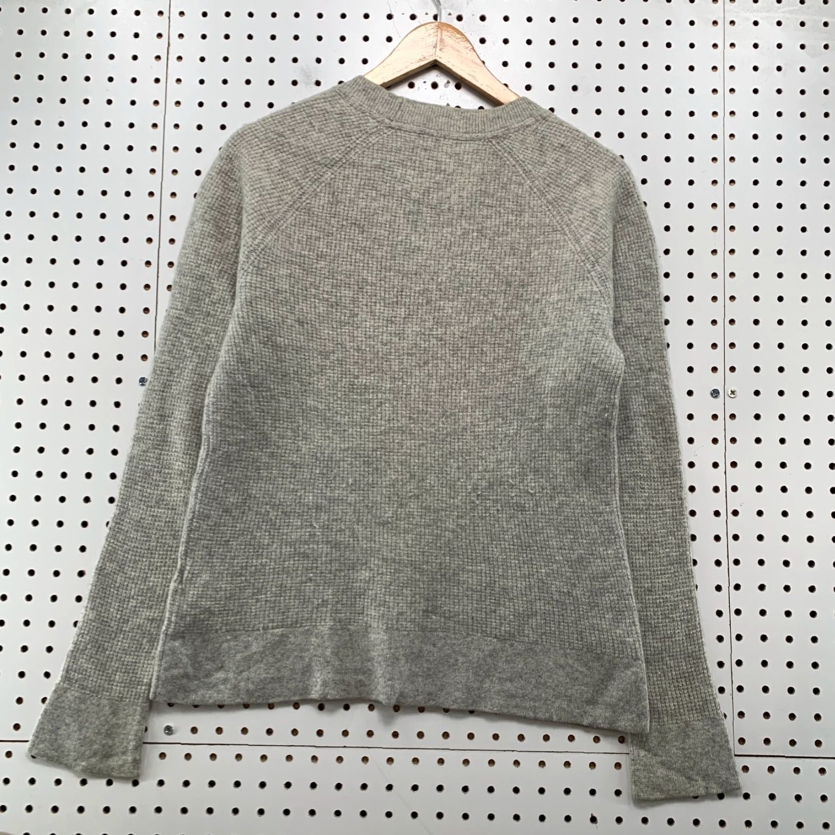 Abercrombie & Fitch VINTAGE Abercrombie & Fitch 100% Cashmere Sweater Womens Medium Gray Waffle Soft Knit Size M / US 6-8 / IT 42-44 - 2 Thumbnail