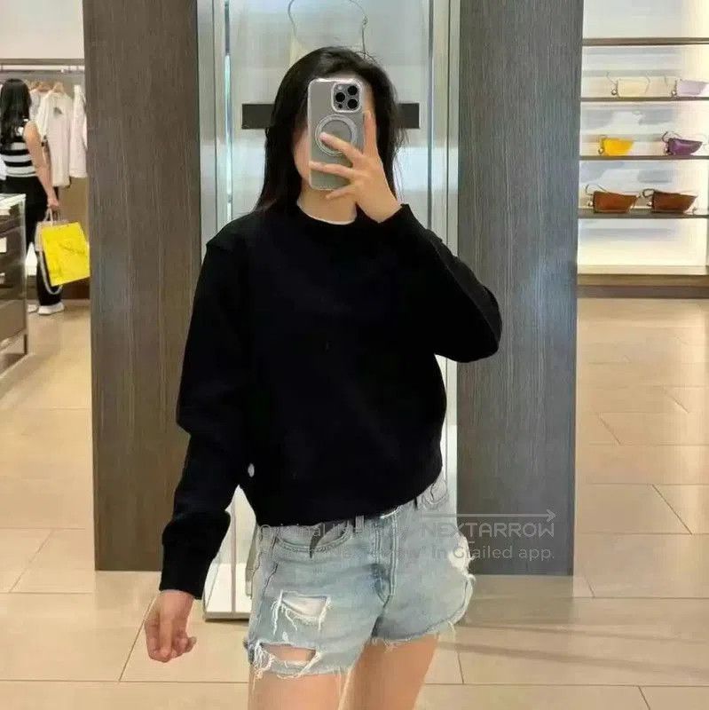 Burberry Burberry Black Cropped Logo Sweatshirt. Size L / US 10 / IT 46 - 4 Thumbnail