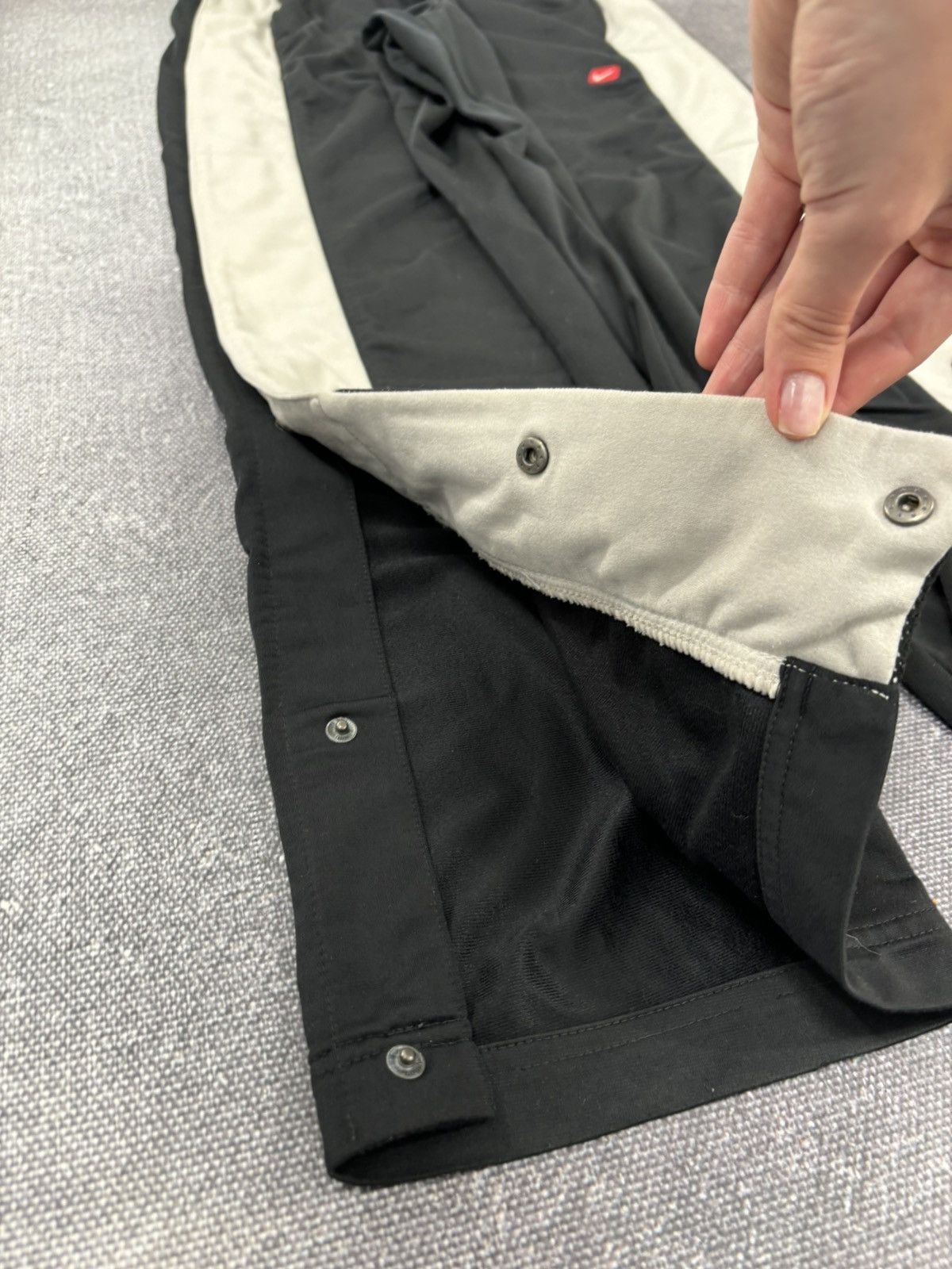 Nike Vintage Nike Y2K Wide-Leg Side Buttons Hype Track Pants Size US 30 / EU 46 - 9 Thumbnail