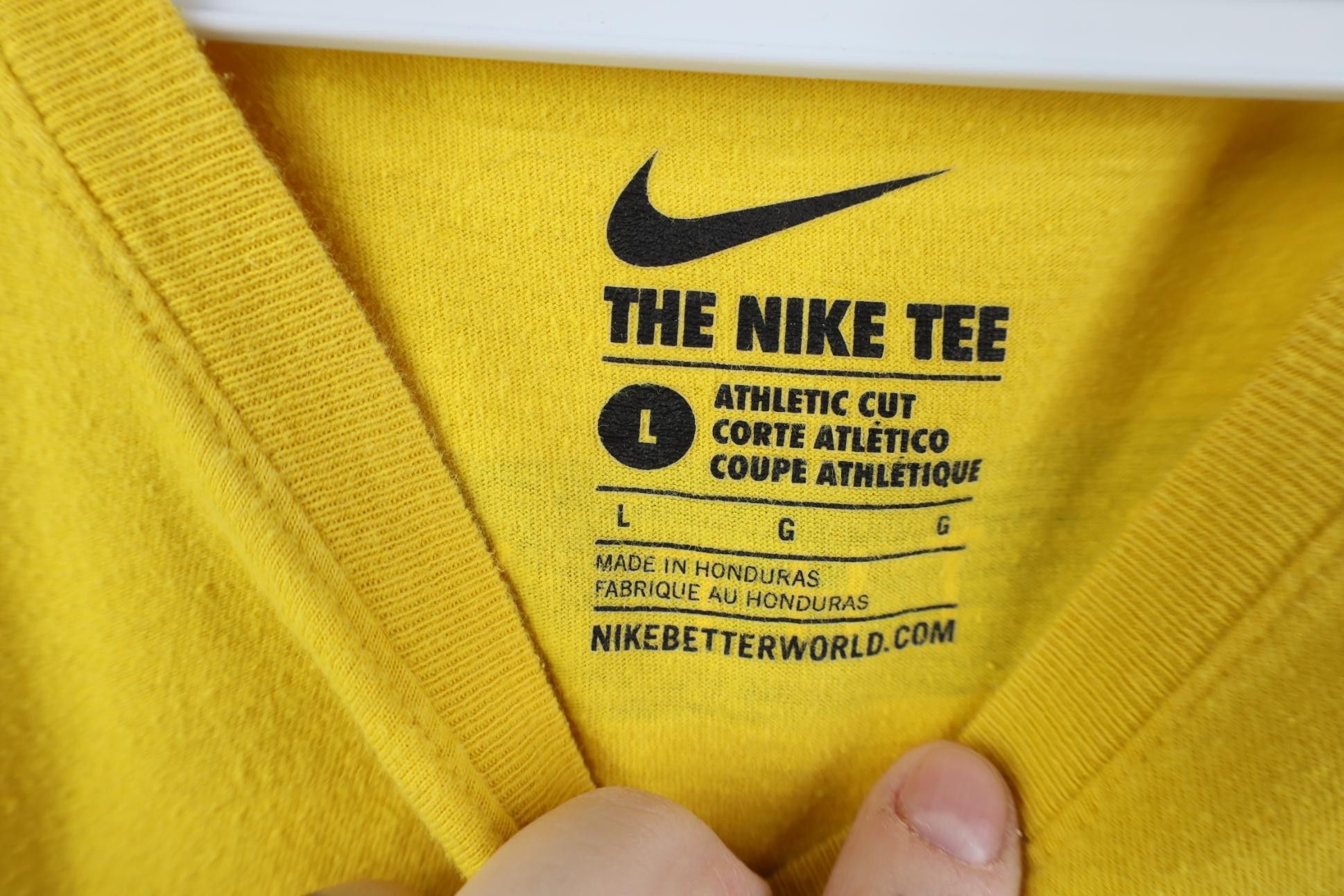 Nike Nike Air Jordan 2017 University of Michigan Football T-Shirt Size US L / EU 52-54 / 3 - 7 Thumbnail