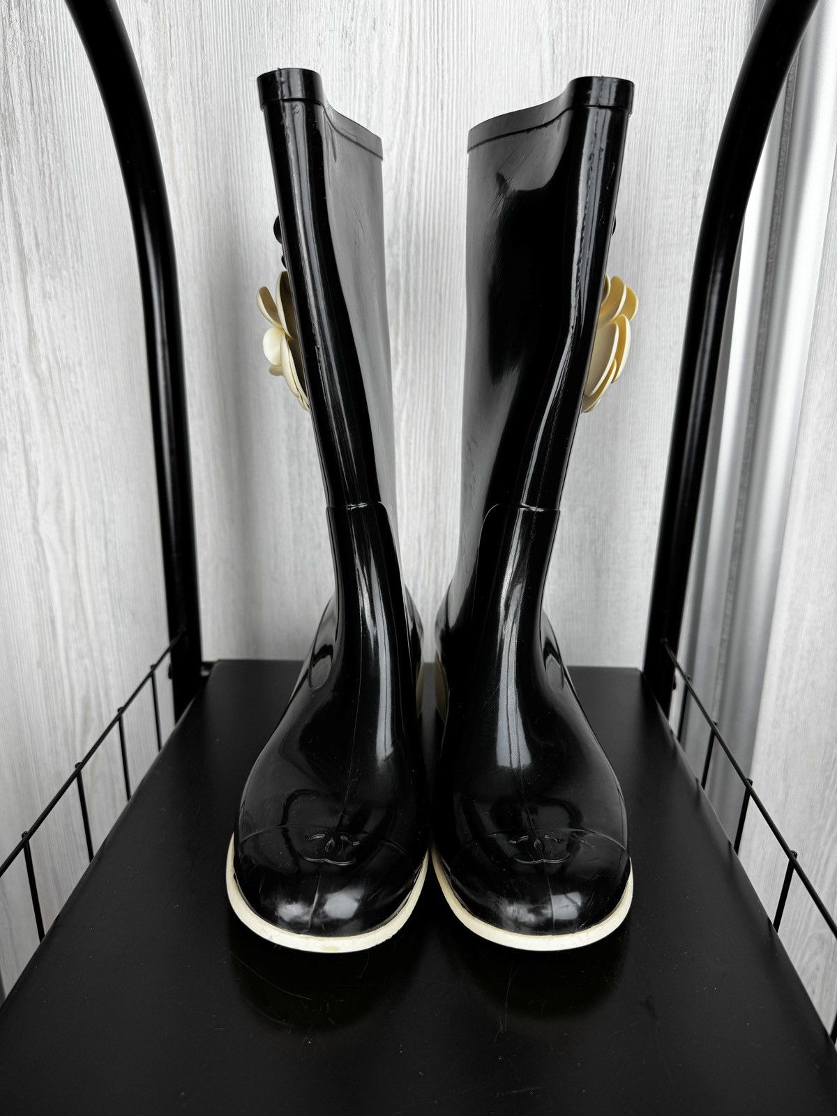 Chanel CHANEL Rubber Camellia Rain Boots Black size 37 Size US 7 / IT 37 - 8 Thumbnail