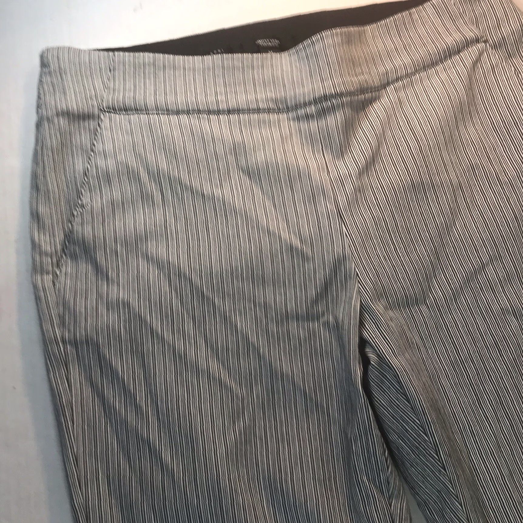 Vintage VINTAGE Simply Vera Vera Wang Striped Capri Pants Womens Size M White/Black Casual Business Travel Summer Size 32" / US 10 / IT 46 - 2 Thumbnail