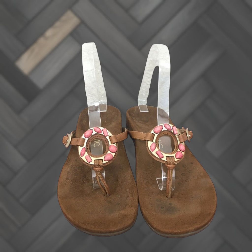 Vionic Womens Brown Leather Thong Flip Flop Sandal Us 6 Eu 37 With Medallion Accents (Size 4)