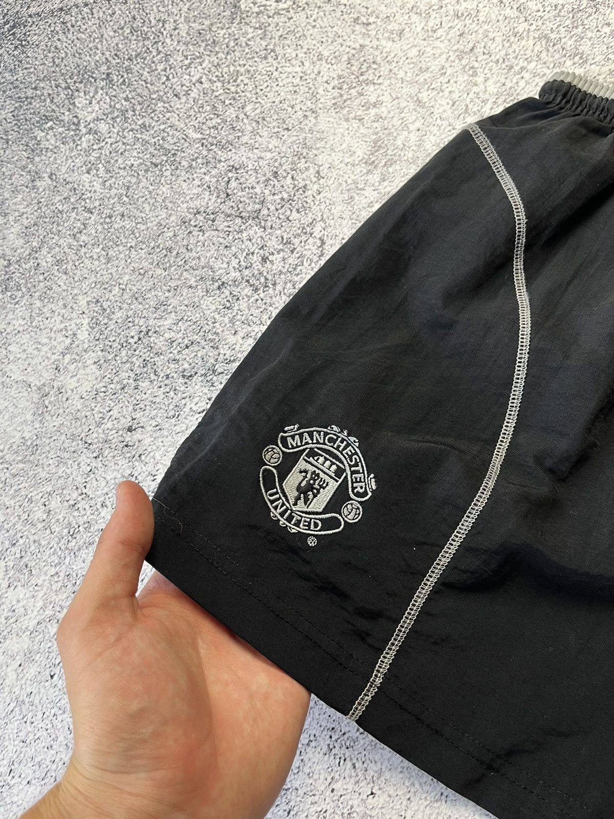 Vintage Vintage Umbro Manchester United Shorts Size M Size US 32 / EU 48 - 4 Thumbnail