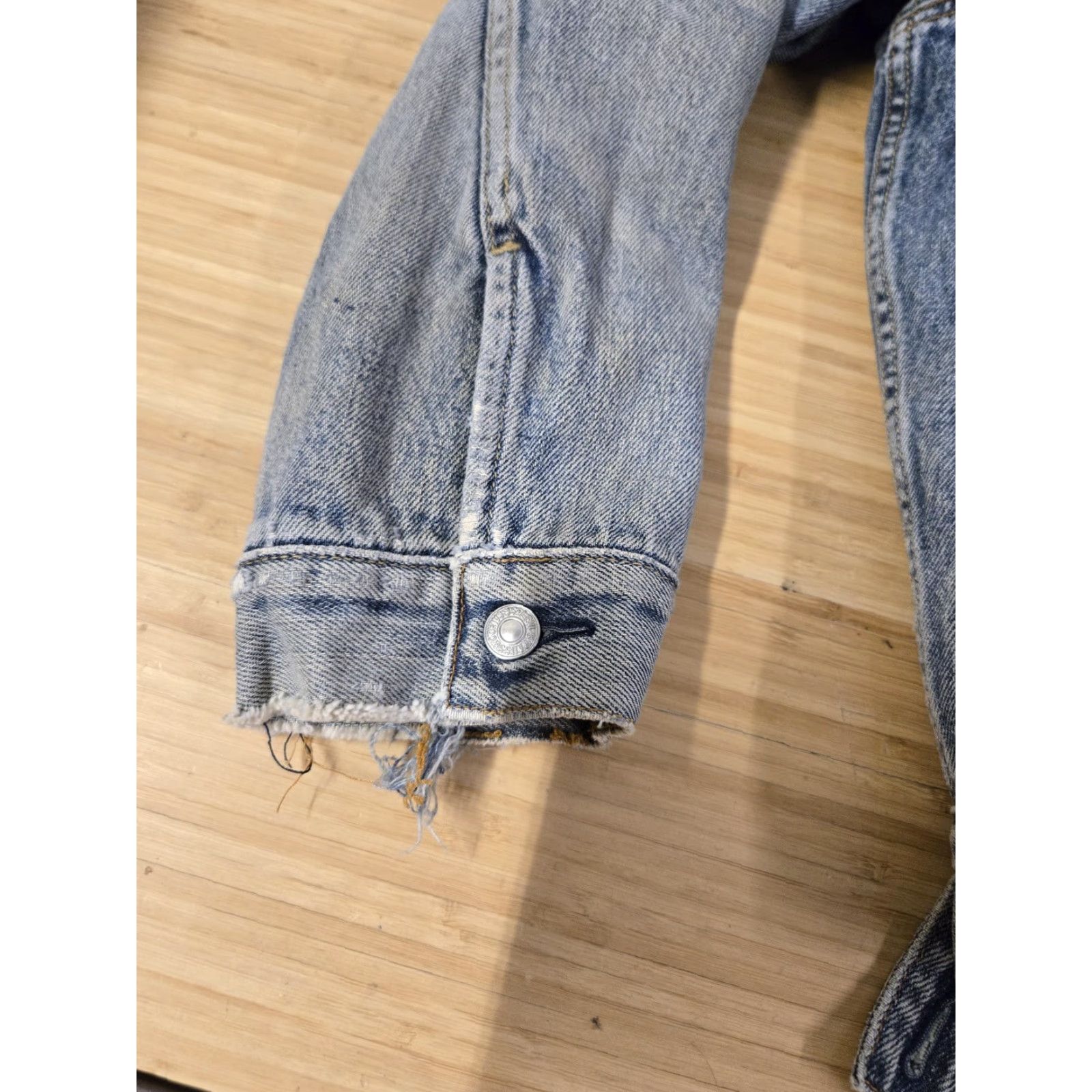 Levi's VINTAGE Levi's Trucker Jacket Mens XL Blue Denim Sherpa Lined Distressed 90s Bomber Style Button Front Fisher? Size US XL / EU 56 / 4 - 5 Thumbnail
