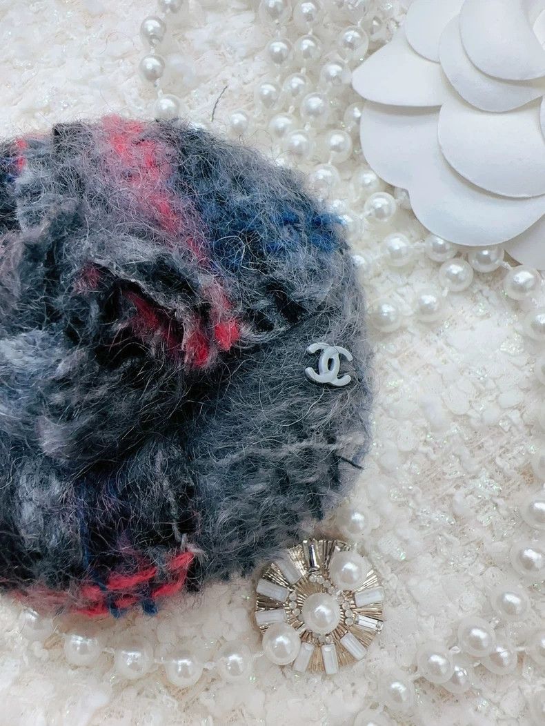 Chanel Chanel 18A Gray Camellia Wool Brooch Size ONE SIZE - 7 Thumbnail
