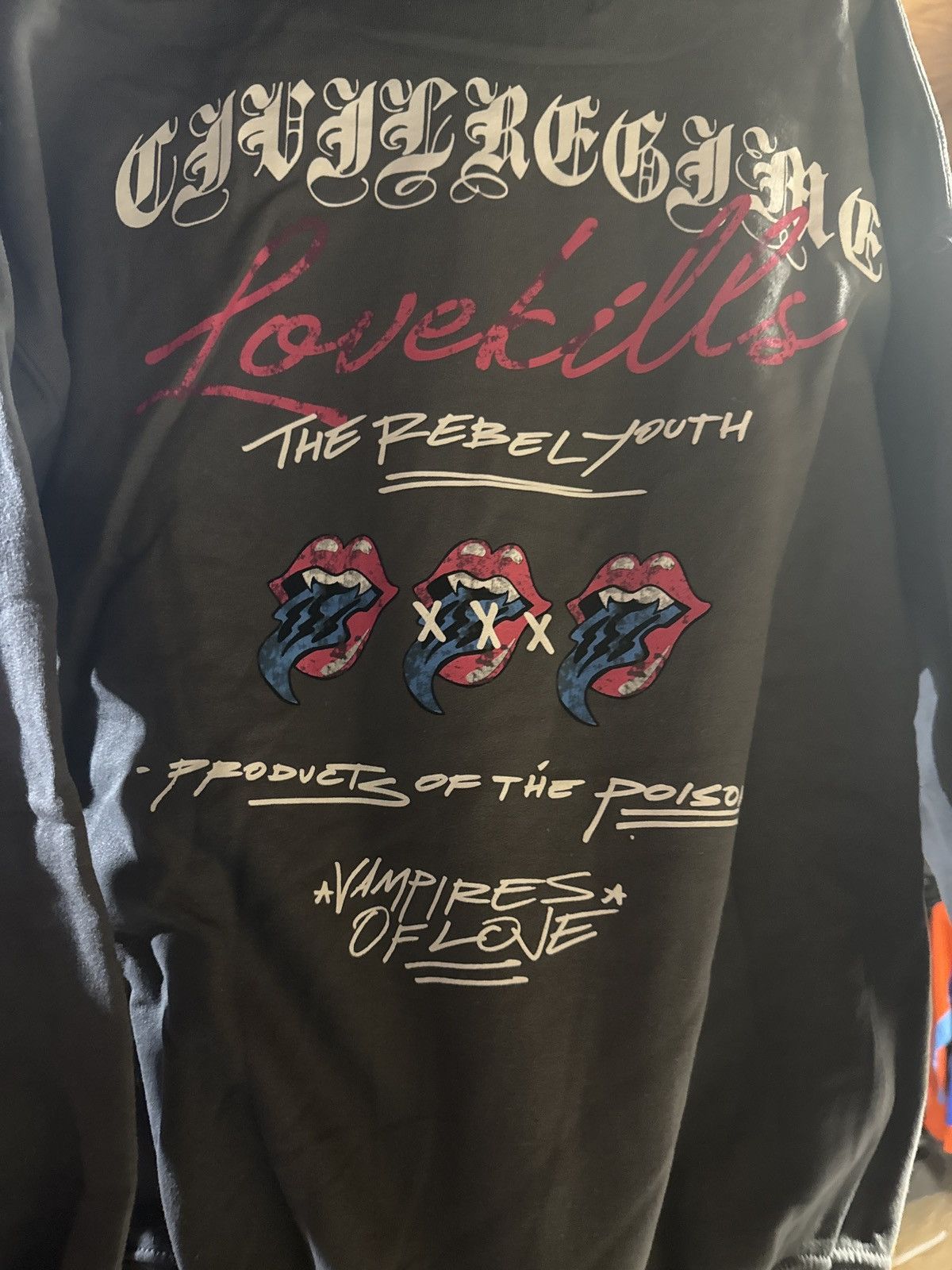 Civil Regime Civil Regime love kills Size US L / EU 52-54 / 3 - 2 Thumbnail