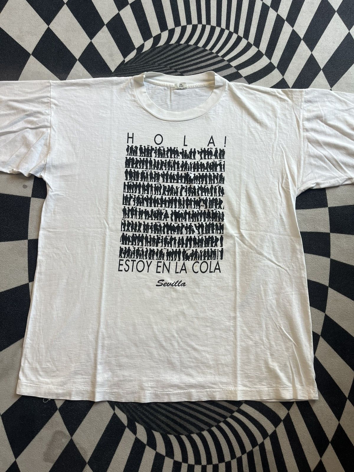 Arts & Science Vintage 90s HOLA Sevilla Spain Souvenir Tee Size US L / EU 52-54 / 3 - 3 Thumbnail