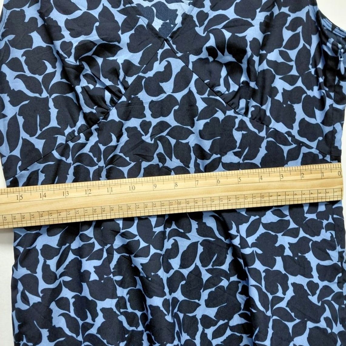 Uniqlo UNIQLO Blue Floral Knit V-Neck Knee Length Sleeveless Dress Women Size M Size M / US 6-8 / IT 42-44 - 4 Thumbnail