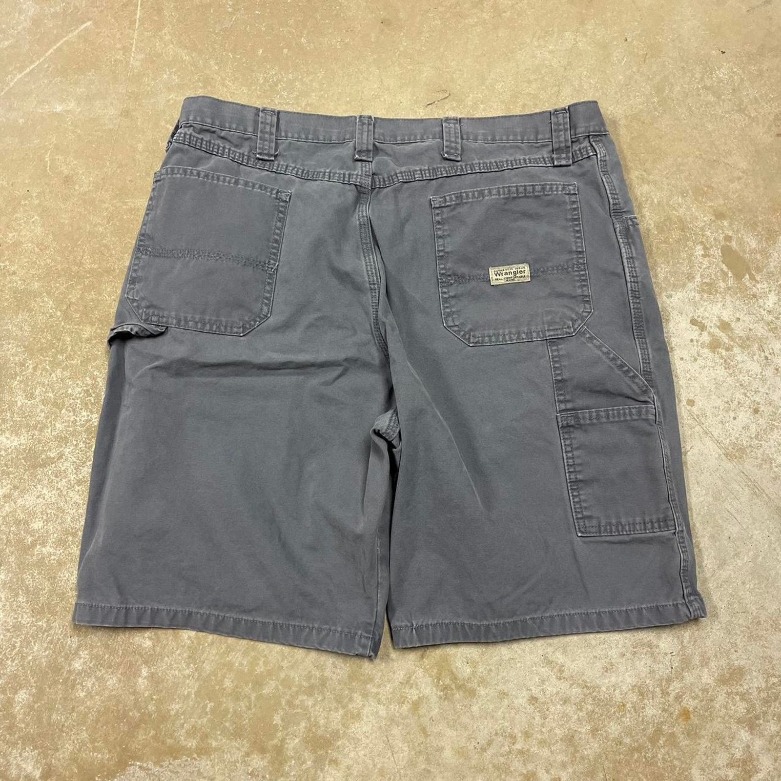 Wrangler Wrangler carpenter grey shorts size 40 Size US 40 / EU 56 - 1 Thumbnail