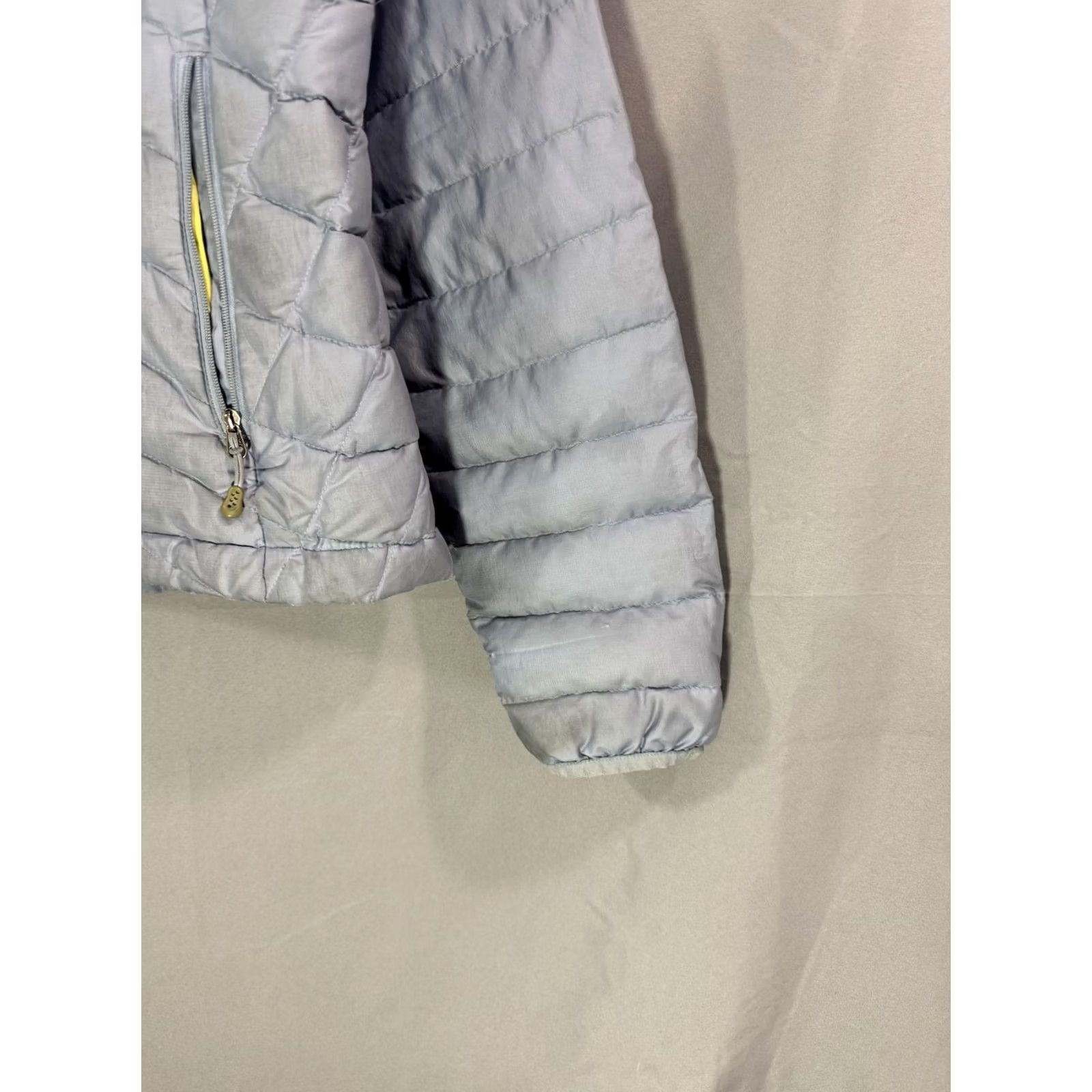 Patagonia Patagonia Jacket Womens Small Quilted Full Zip Insulated Lightweight Outdoors Gray Zip Pockets Packable Casual Travel Women's Small Jacket Size S / US 4 / IT 40 - 5 Thumbnail