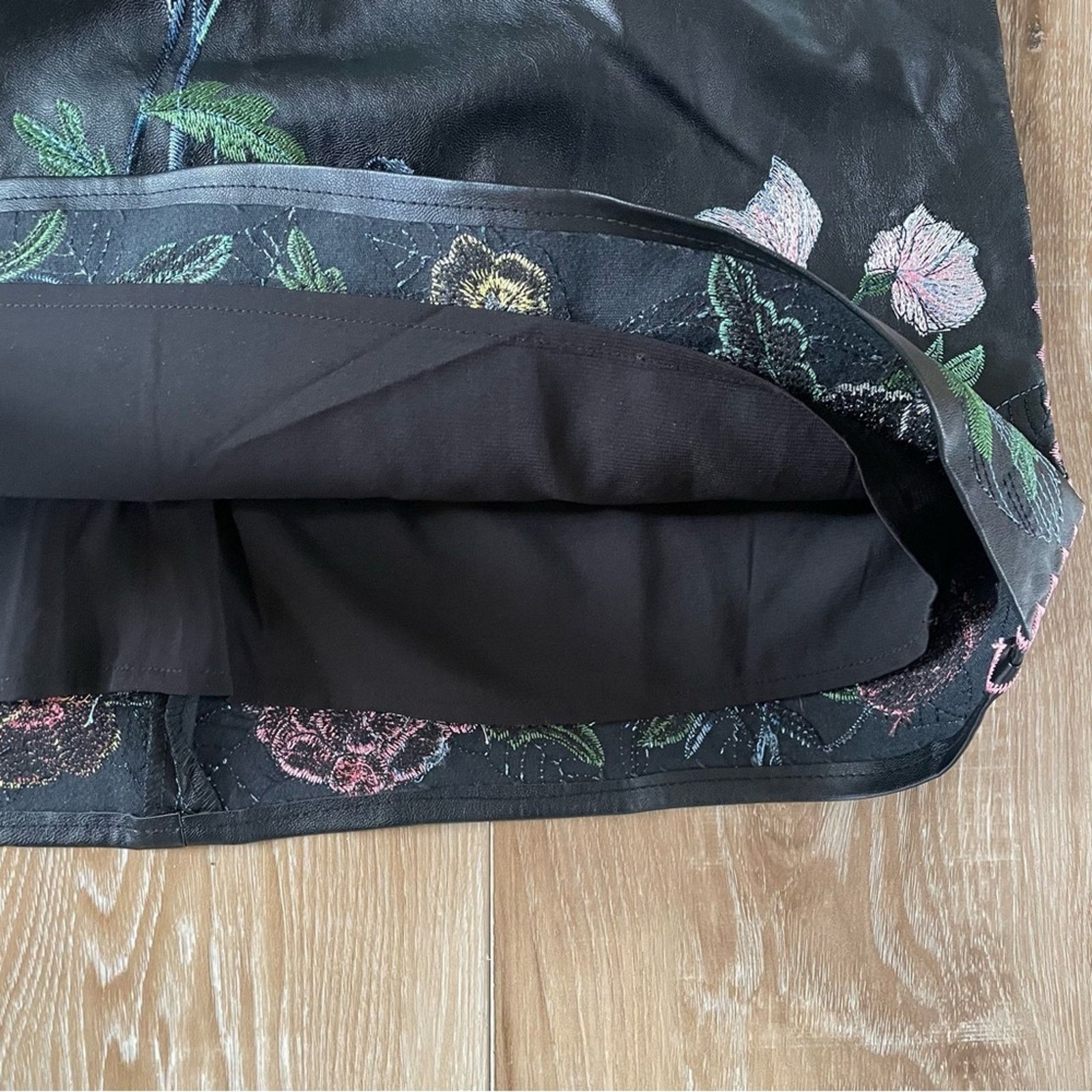 Anthropologie Anthropologie Foxiedox Vegan Leather Embroidered Dress 6 Size M / US 6-8 / IT 42-44 - 8 Thumbnail