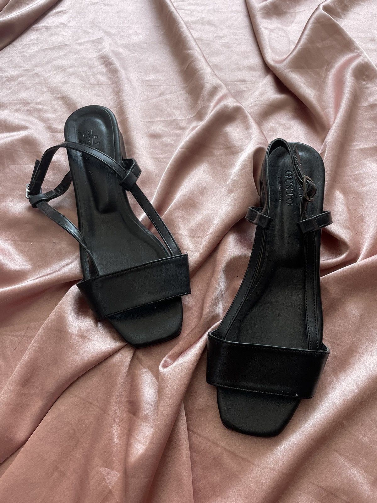 Vintage Gusto kitten heels Size US 7.5 / IT 37.5 - 7 Thumbnail