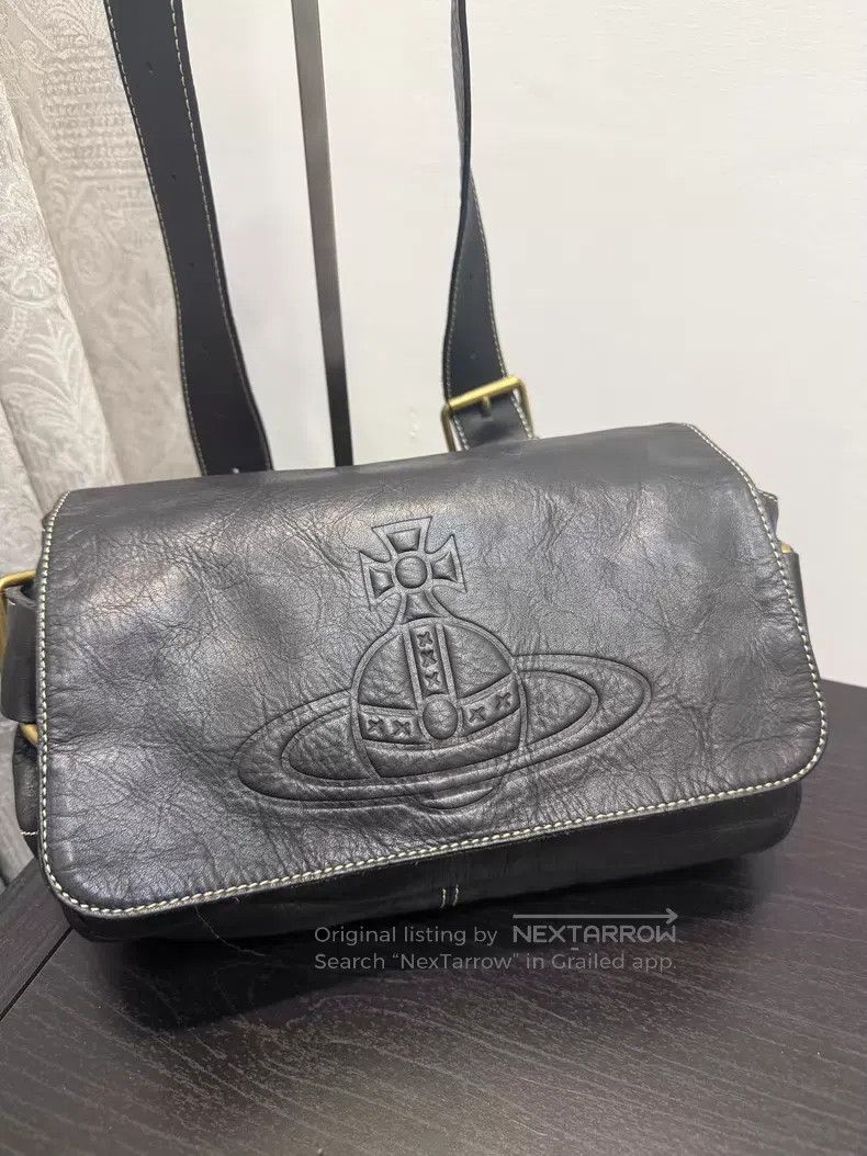 Vivienne Westwood Vivienne Westwood size os Classic Black Leather Saturn Text Size ONE SIZE - 2 Thumbnail