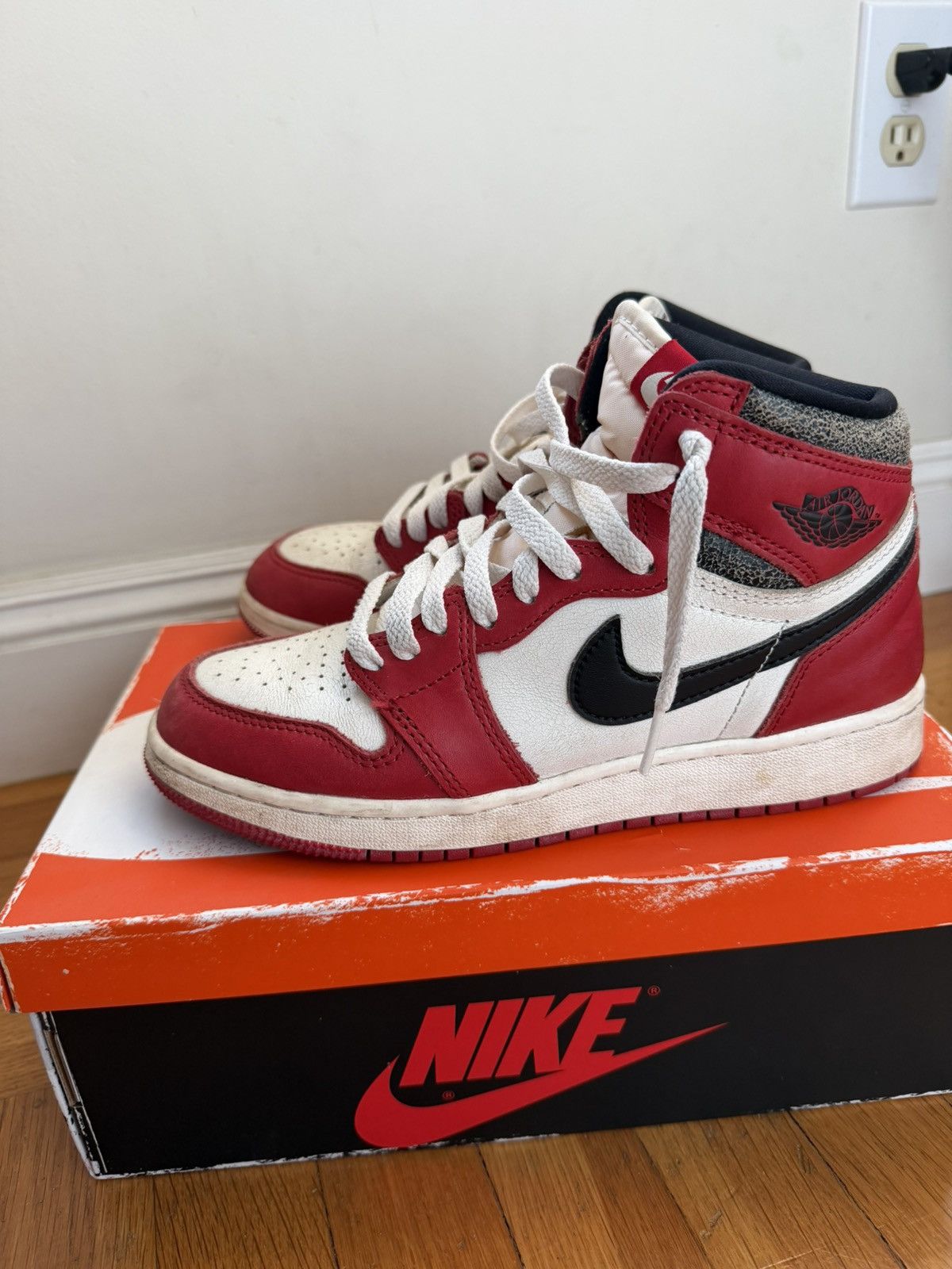 Jordan Brand Jordan 1 High OG Lost & Found Youth 5.5 (W 7) – Box – Used Size US 7 / IT 37 - 1 Thumbnail