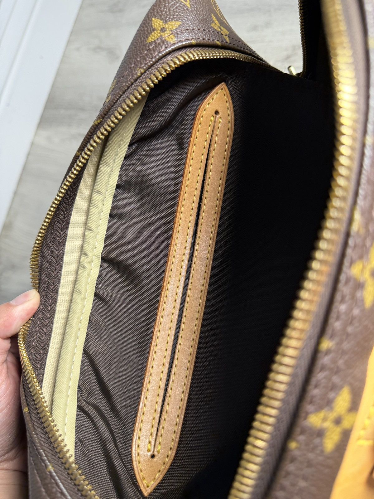 Louis Vuitton Louis Vuitton Evasion Travel Bag Monogram Canvad Size ONE SIZE - 14 Thumbnail