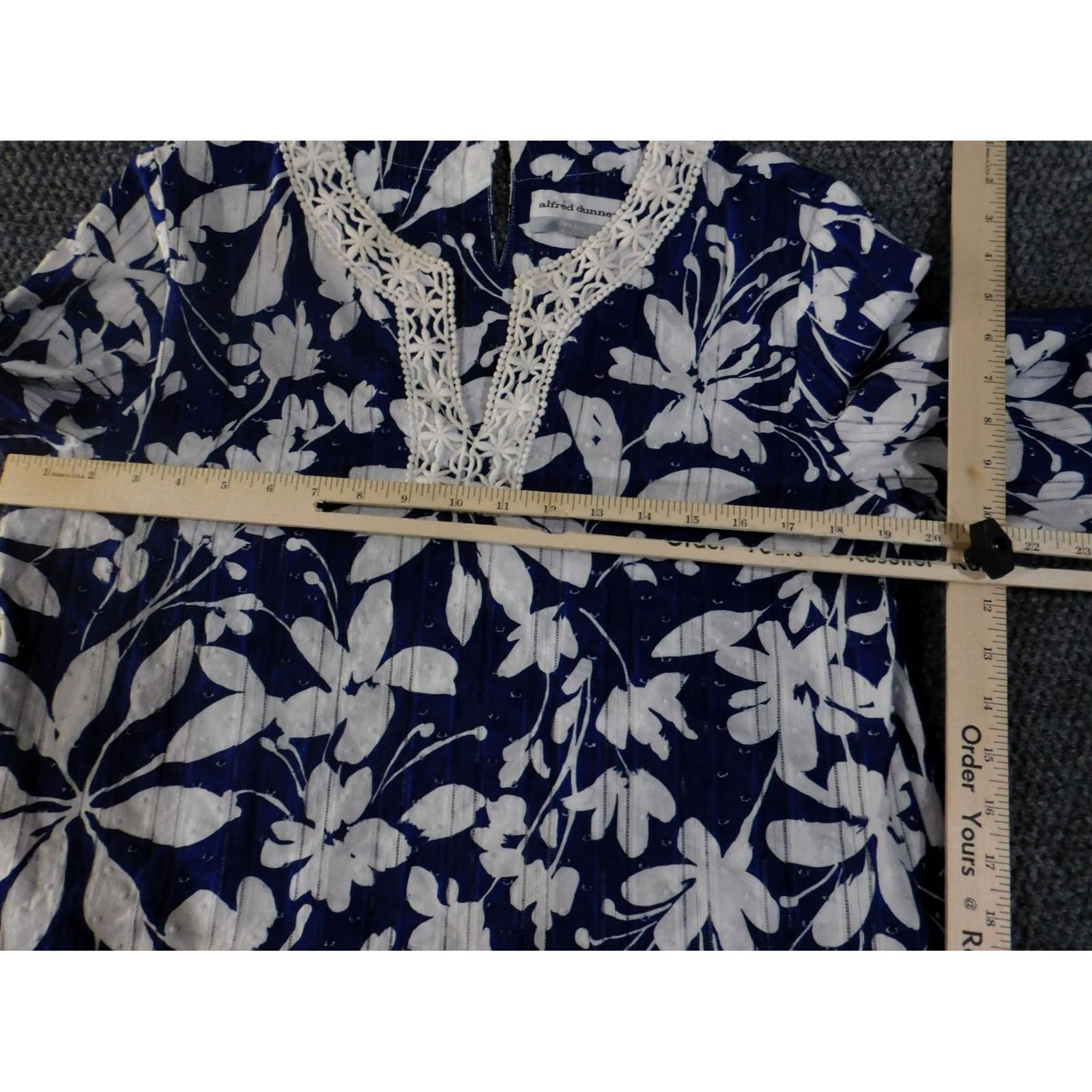 Vintage Alfred Dunner Blouse Womens 12P Petites Blue Floral Lace Trim V-Neck Knit Cotton 3/4 Sleeve Size XL / US 12-14 / IT 48-50 - 4 Thumbnail