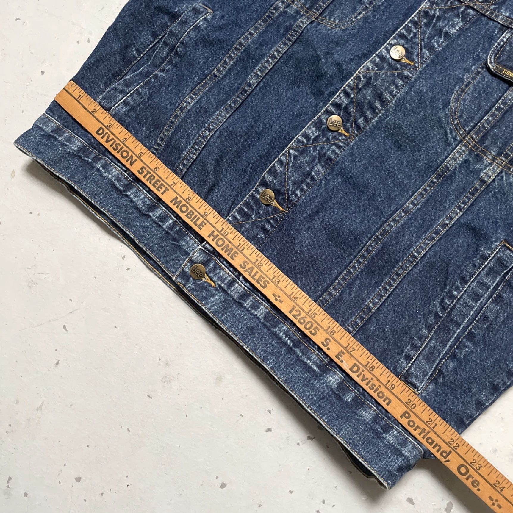Lee VINTAGE Lee Denim Lined Leather Trim Trucker Work Ranch Barn Jacket M-L Jacket Mens Unisex Denim Blue 90s Americana USA Western Workwear Bomber Jacket Size US M / EU 48-50 / 2 - 6 Thumbnail