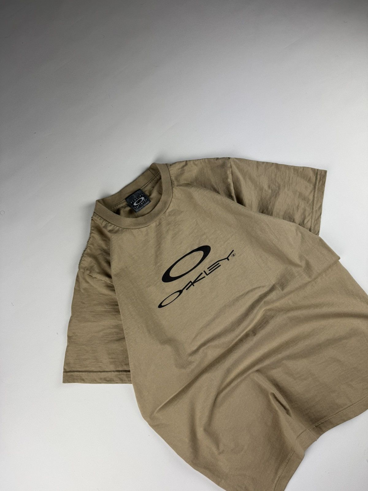 Japanese Brand × Oakley × Vintage Vintage Oakley T-Shirt Center Logo Size US S / EU 44-46 / 1 - 3 Thumbnail