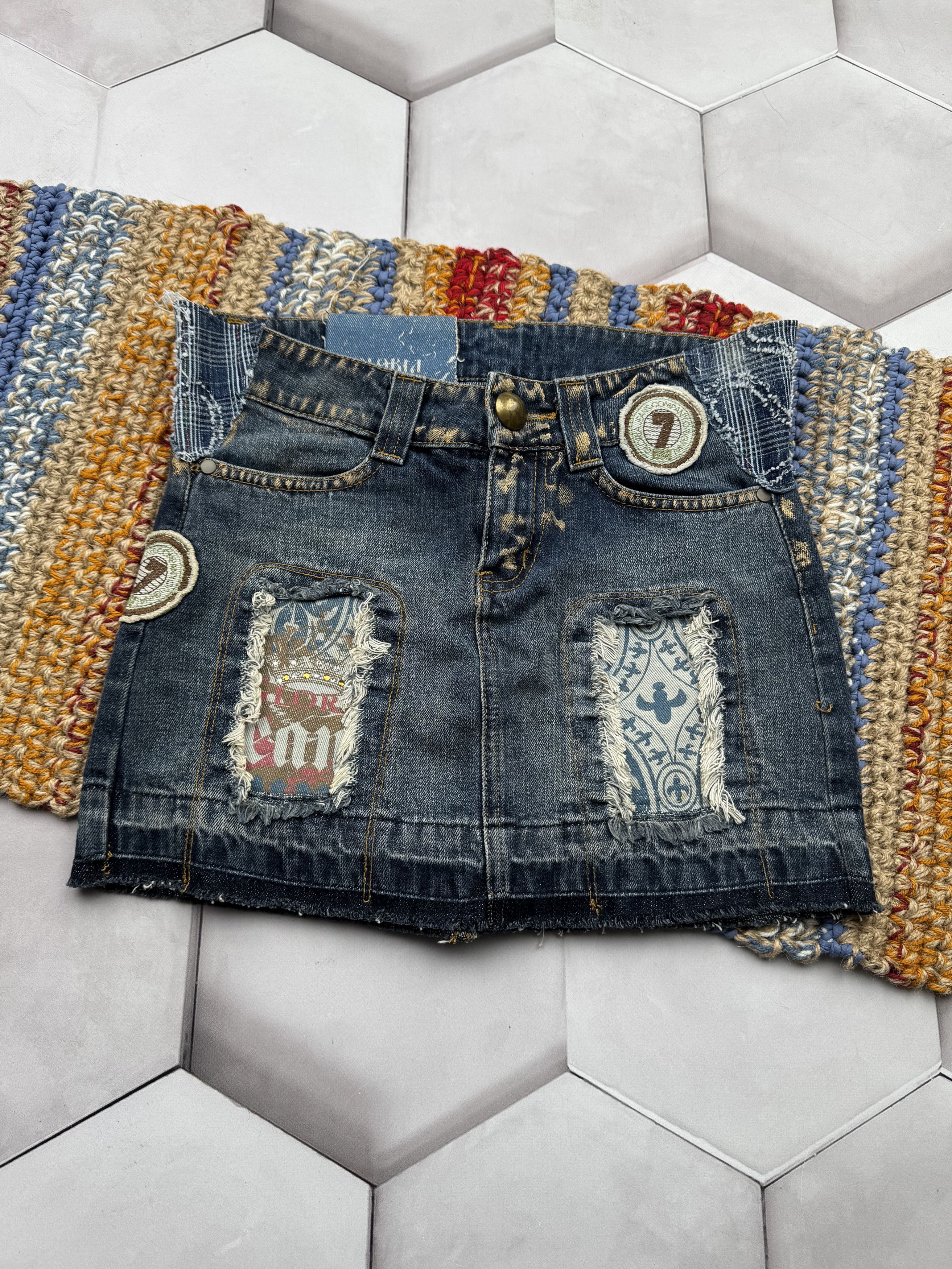 Vintage Vintage Mini Skirt With Many Details (E4) Size 26" / US 2 / IT 38 - 1 Thumbnail