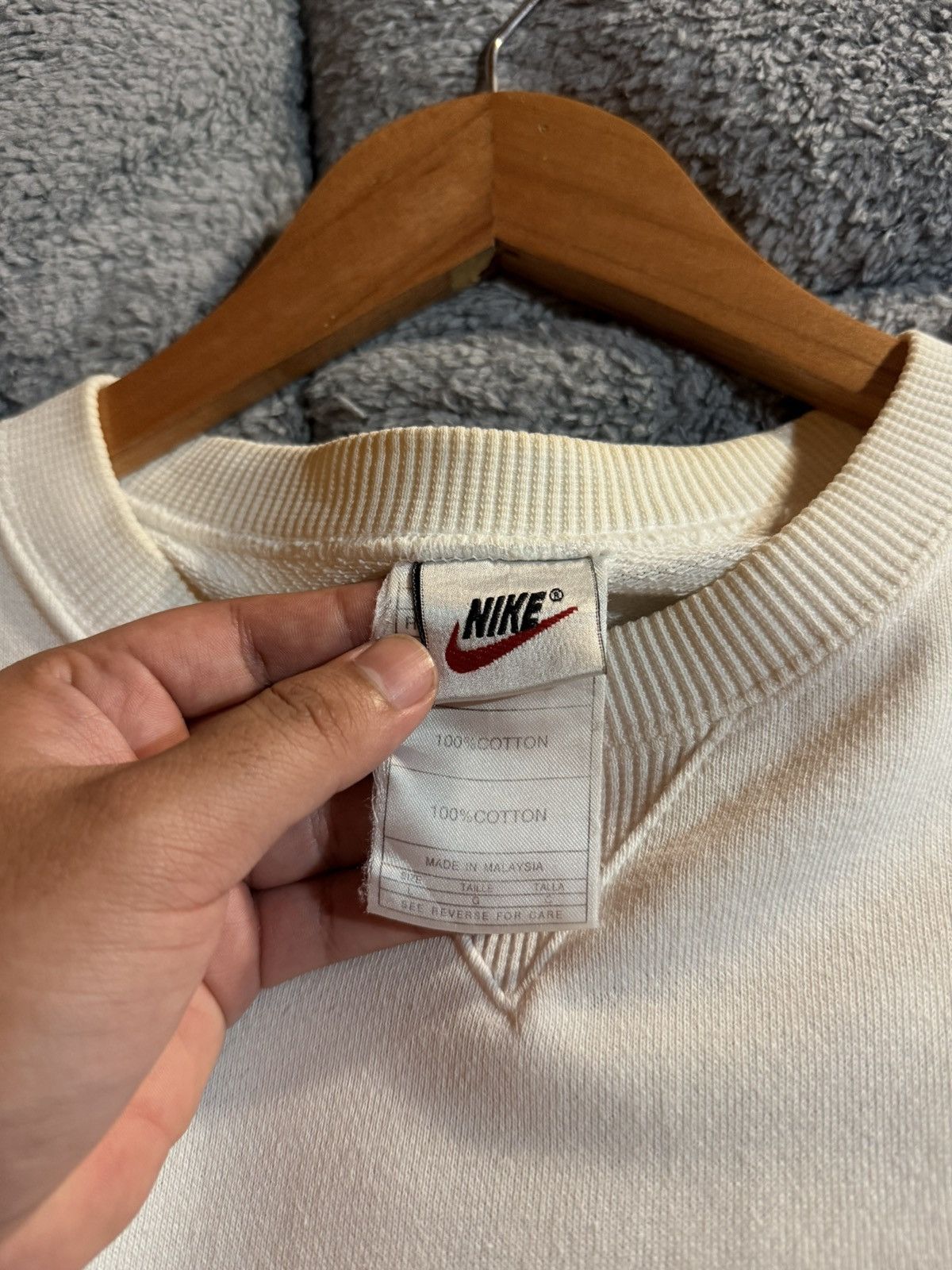 Nike RARE VINTAGE SWEATSHIRT NIKE SPELL OUT BACK HIT Size US XL / EU 56 / 4 - 4 Thumbnail