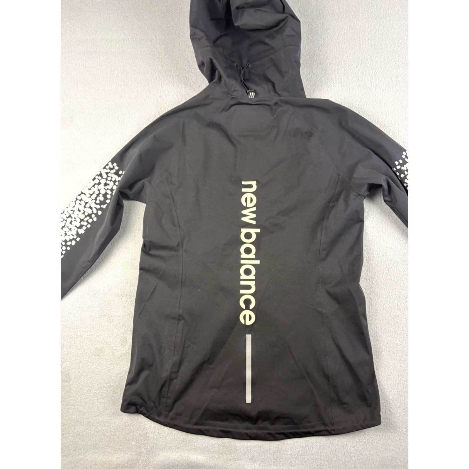 New Balance New Balance Beacon Jacket Womens Small Black Full Zip Running Glow High Vis Windbreaker Jacket Womens S Black Full Zip Glow High Vis Size S / US 4 / IT 40 - 7 Thumbnail