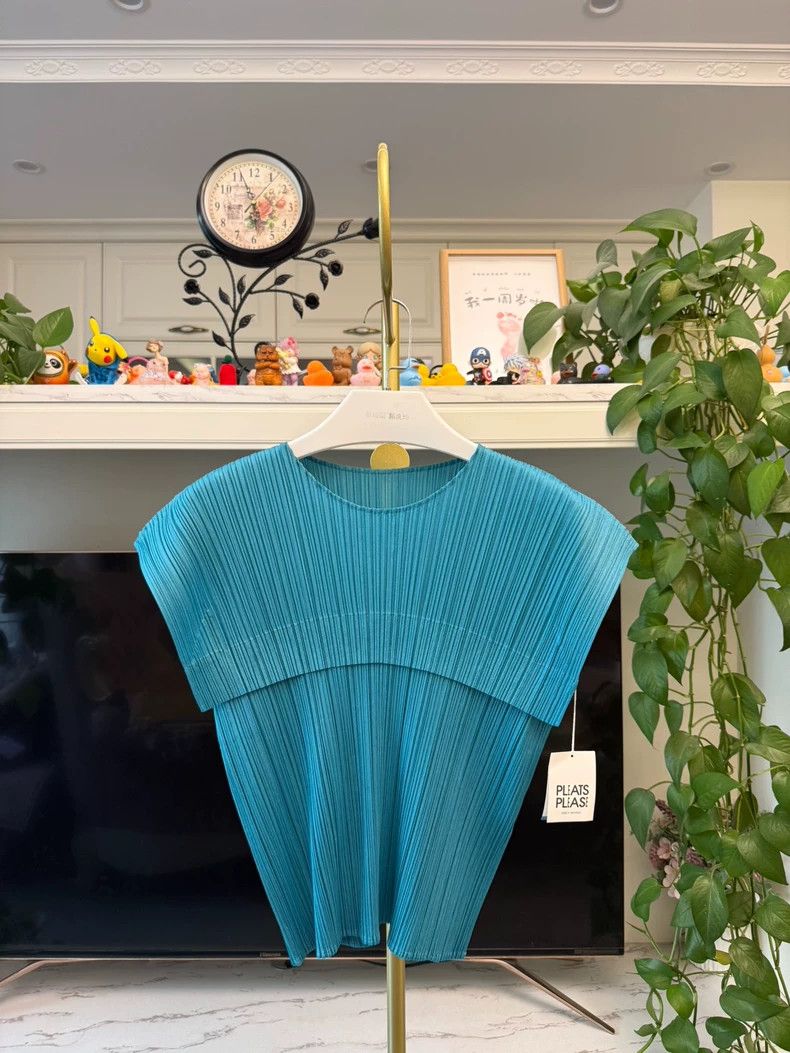 Issey Miyake Issey Miyake size:3 Green pleated short-sleeved shirt Size XS / US 0-2 / IT 36-38 - 2 Thumbnail