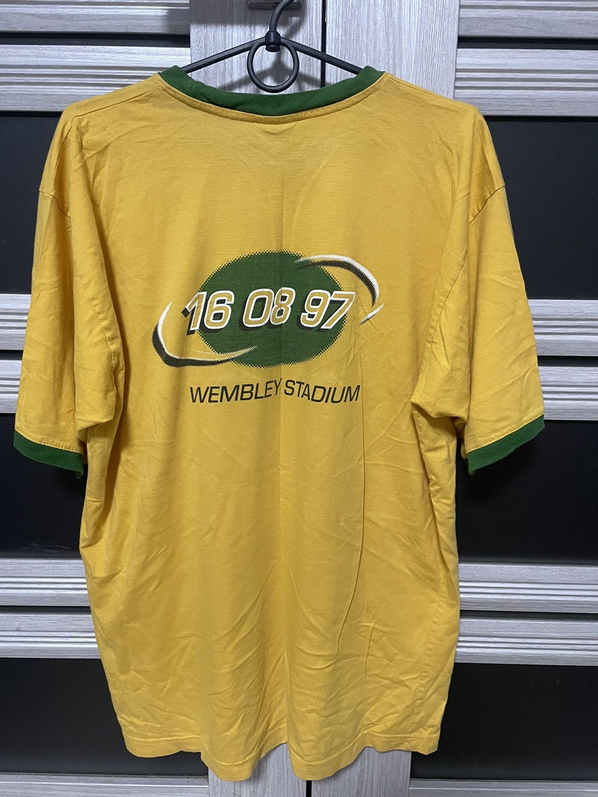 Band Tees × Vintage Vintage The Carlsberg Concert 1997 Wembley T Shirt Bon Jovi Size US L / EU 52-54 / 3 - 2 Thumbnail